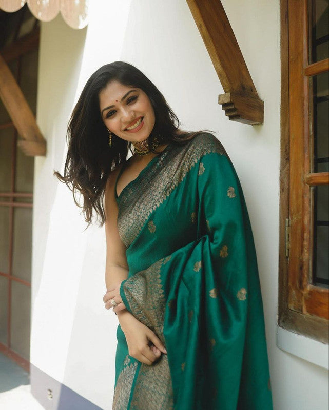 Malishka Silk Jacquard Rich Pallu Saree With Blouse Piece - Green - Distacart