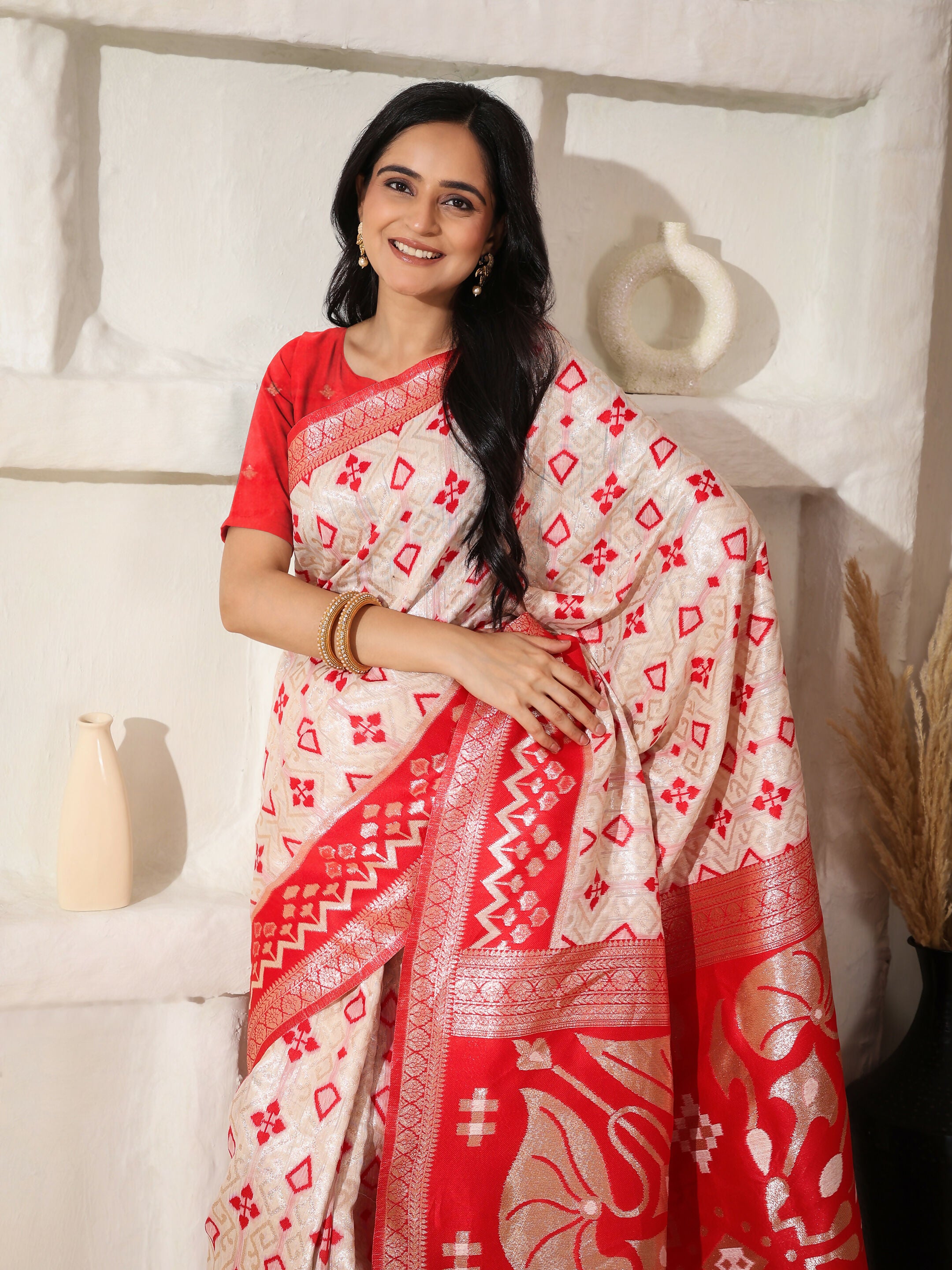 Astita Linen Cotton Red & White Saree