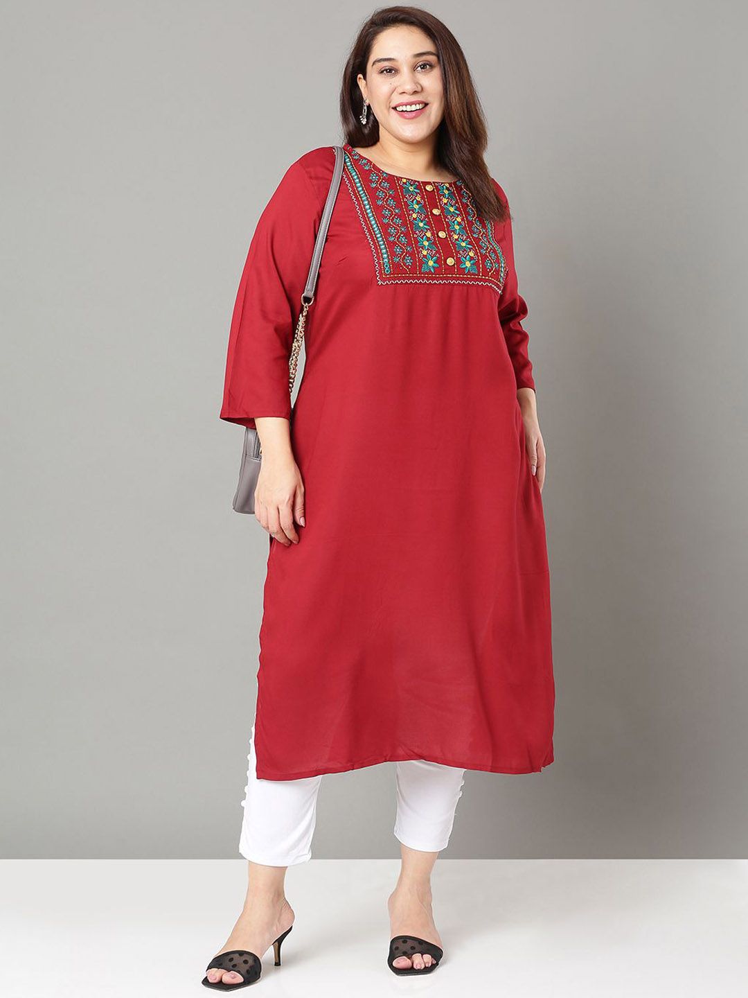 Sztori Plus Size Floral Yoke Design Straight Kurta