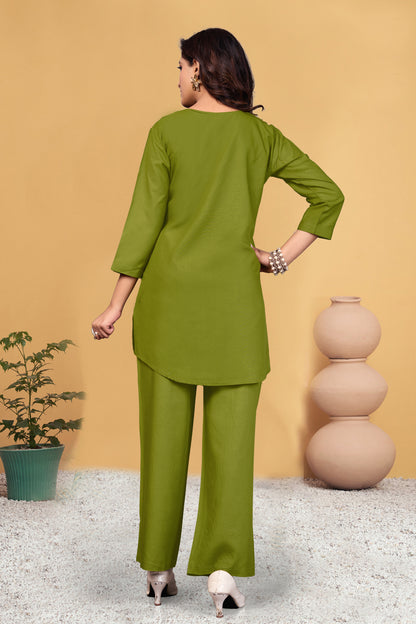 Sonakshi Women's Green Viscose Rayon Embroidered Straight Top & Bottom Set - Distacart