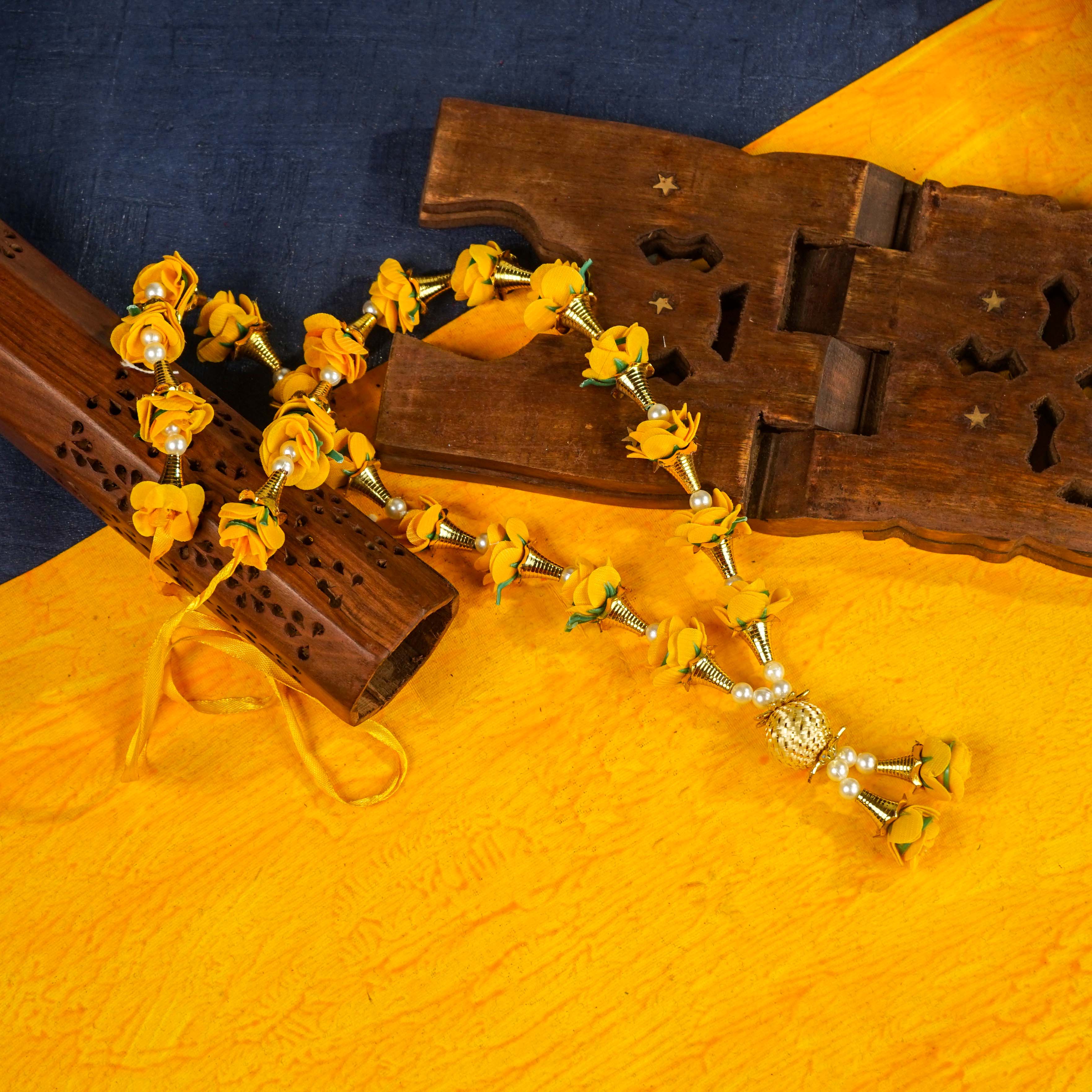 Sri Rudra Yellow Rose & Moti Mala (SR 0176) - Distacart