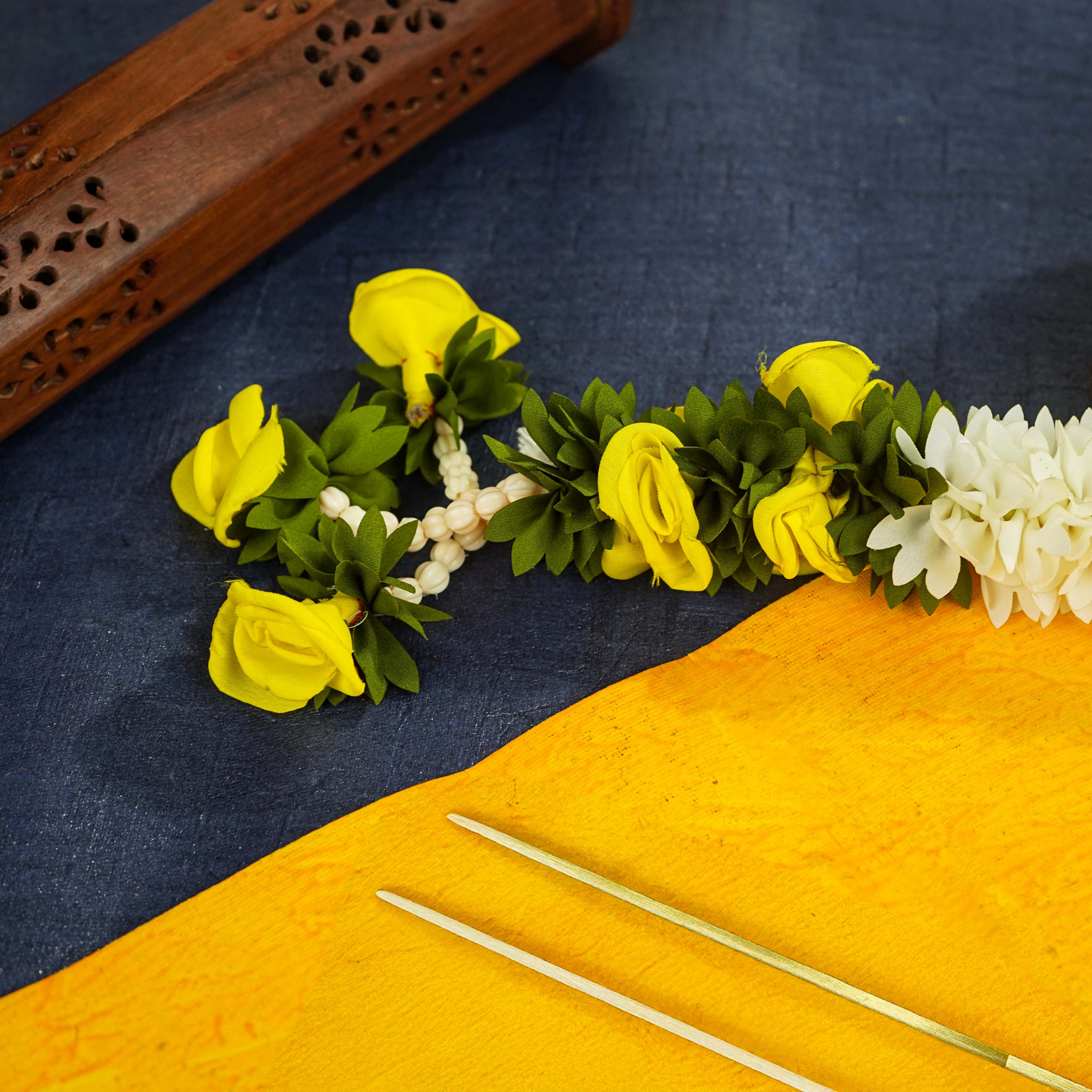 Sri Rudra 1.5Feet Kus Rose (SR02545) - Distacart