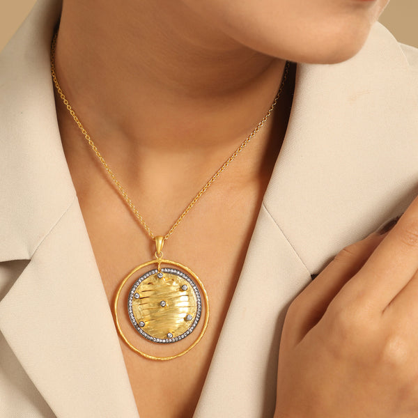 Nuyug 18K Gold-Plated Zircon Studded Minimal Chain Textured Surface Pendant Necklace