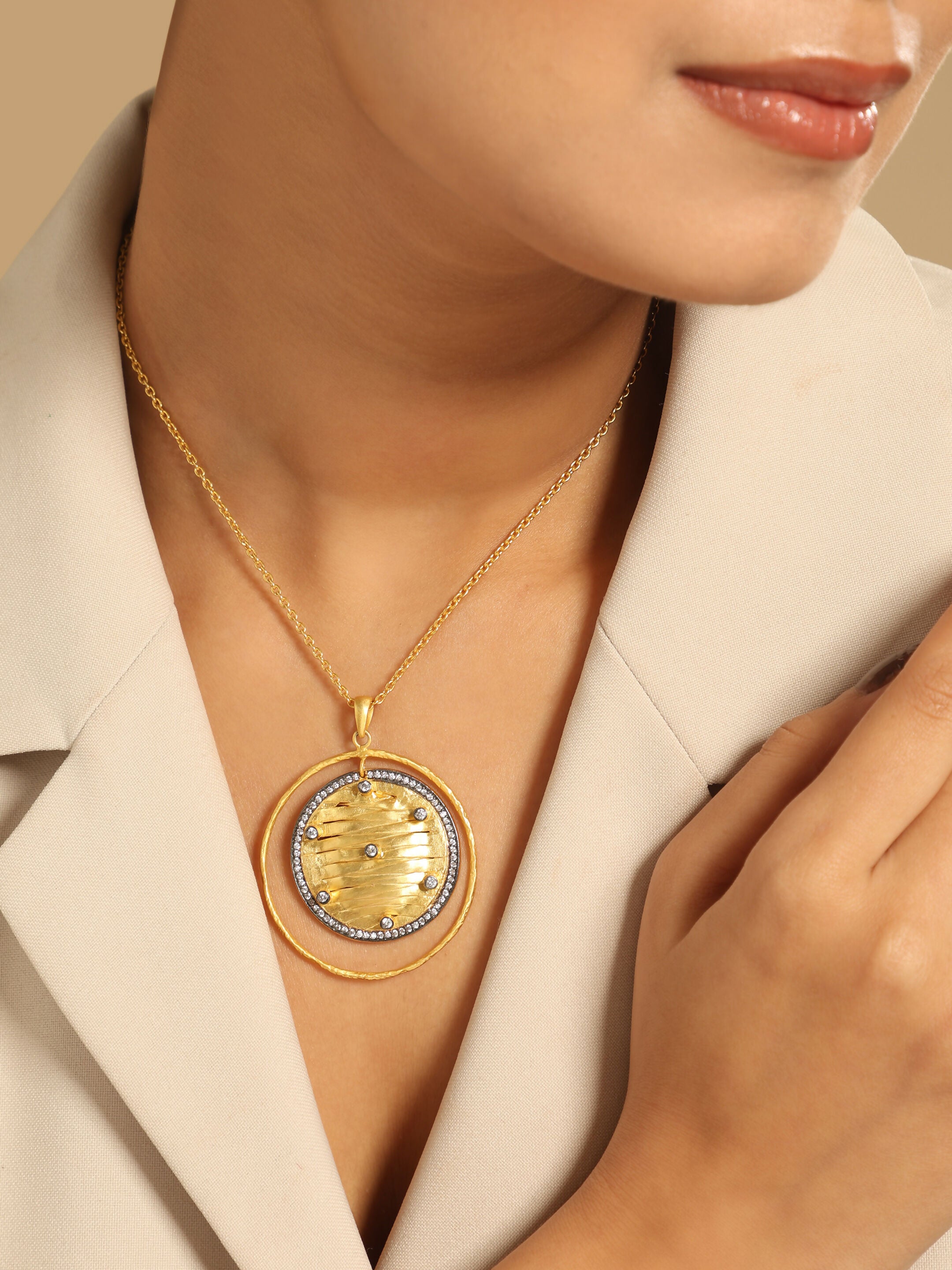 Nuyug 18K Gold-Plated Zircon Studded Minimal Chain Textured Surface Pendant Necklace