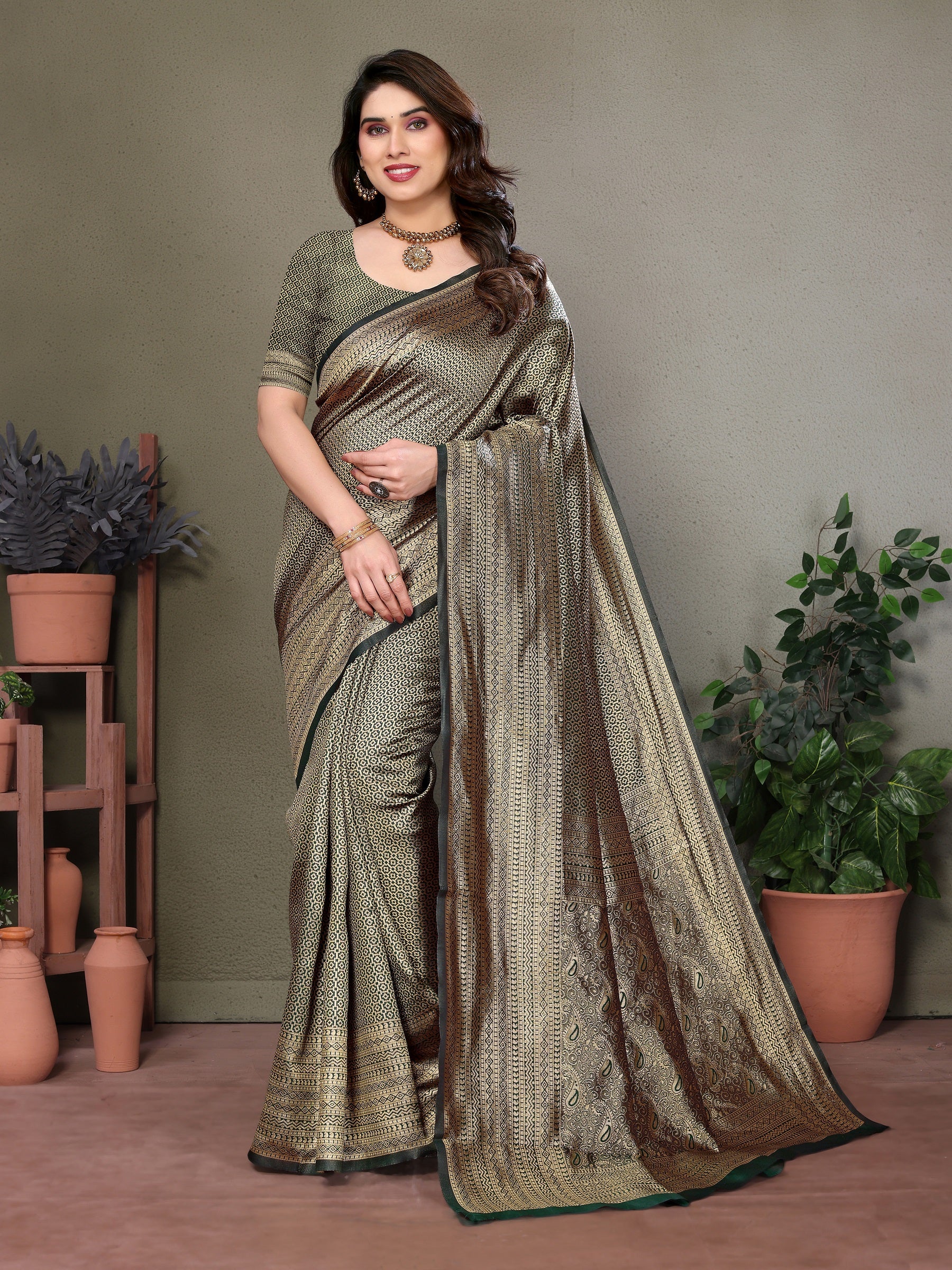 Vedant Vastram Litchi Silk Banarasi Silk Saree - Bottle Green - Distacart