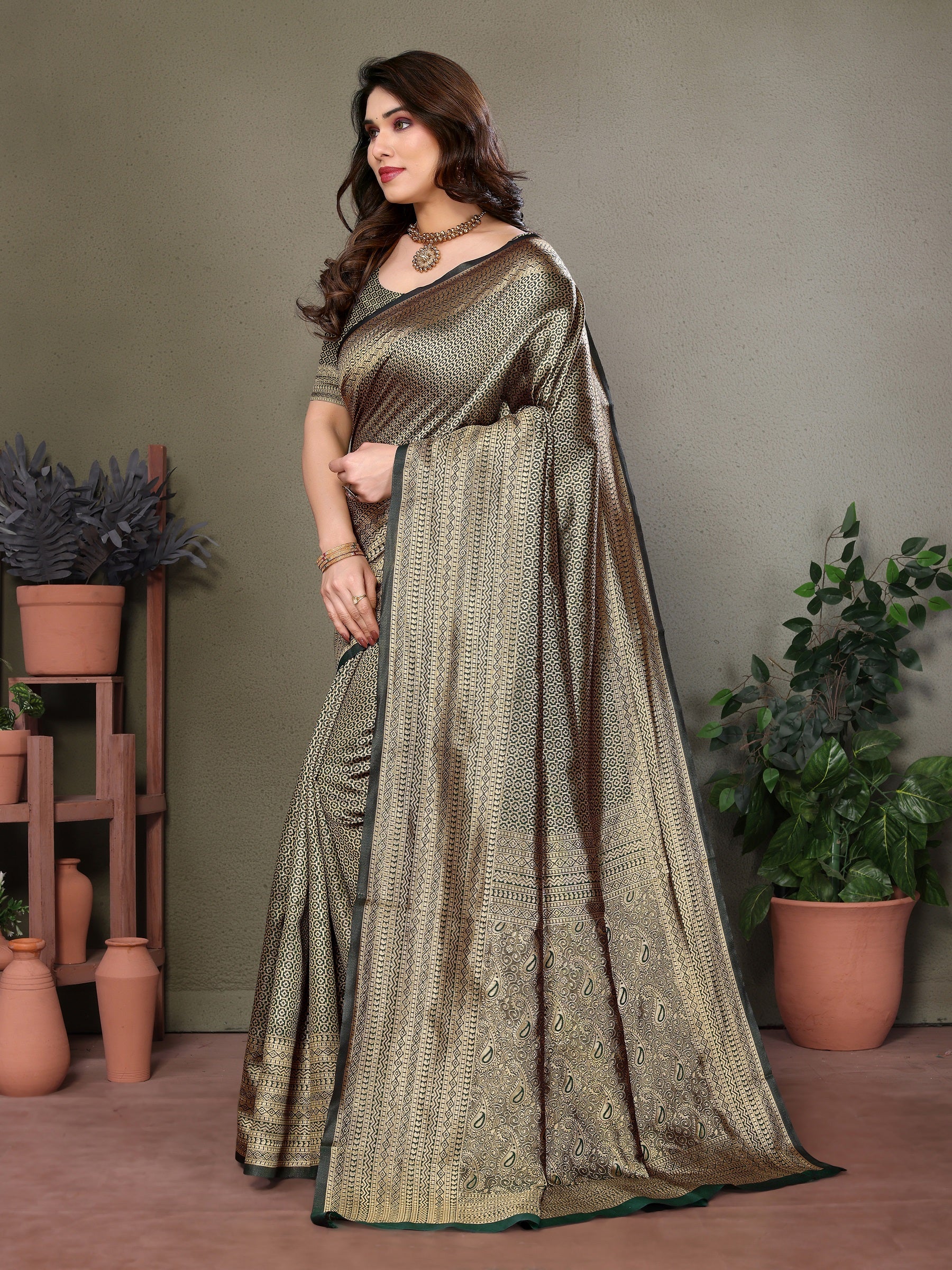 Vedant Vastram Litchi Silk Banarasi Silk Saree - Bottle Green - Distacart