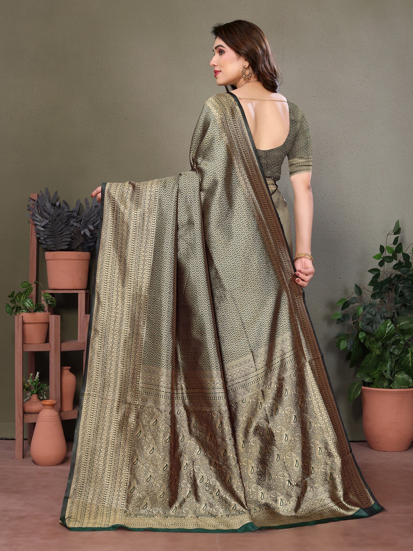 Vedant Vastram Litchi Silk Banarasi Silk Saree - Bottle Green - Distacart