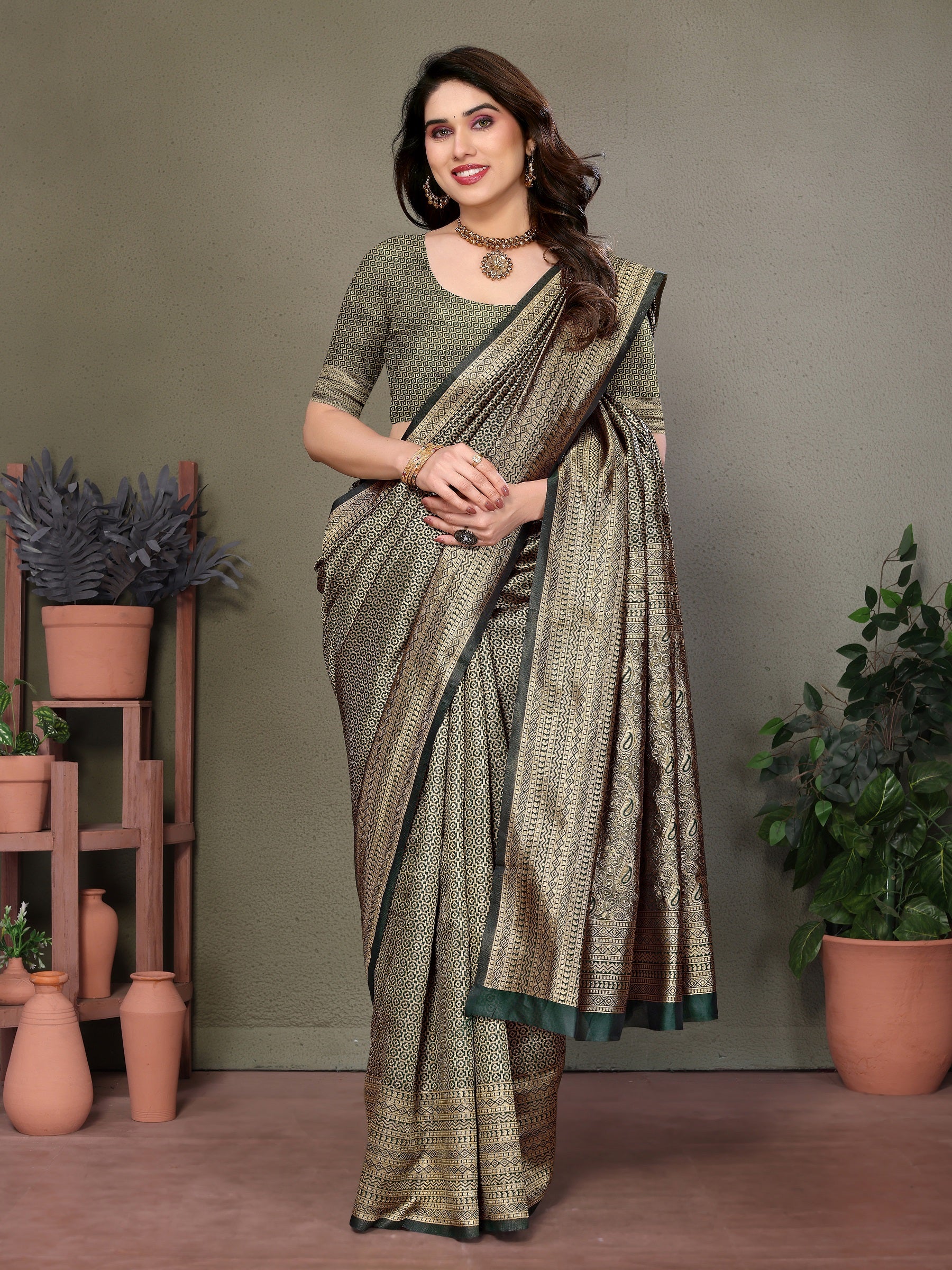 Vedant Vastram Litchi Silk Banarasi Silk Saree - Bottle Green - Distacart