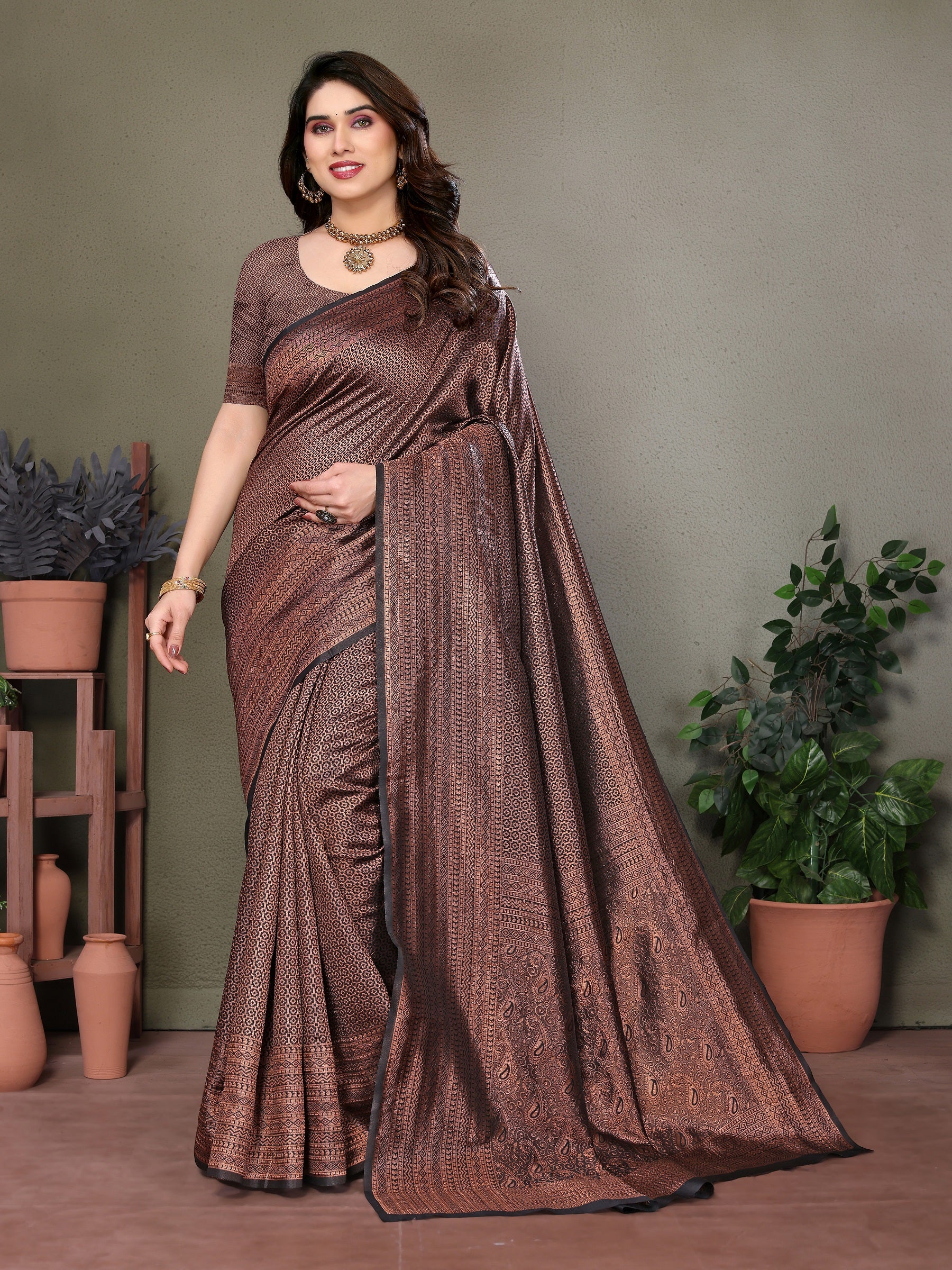 Vedant Vastram Litchi Silk Banarasi Silk Saree - Black - Distacart