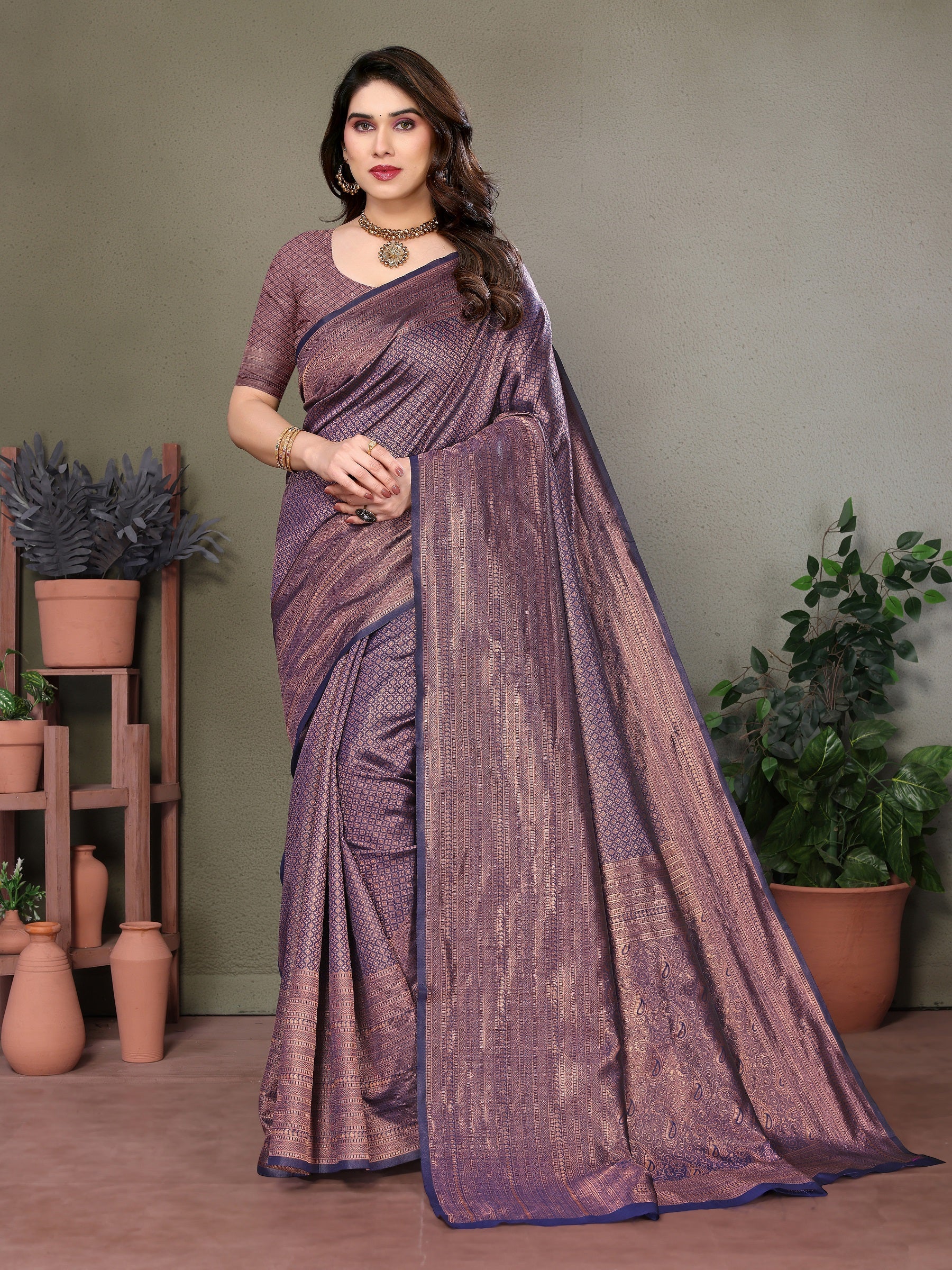 Vedant Vastram Litchi Silk Banarasi Silk Saree - Navy - Distacart