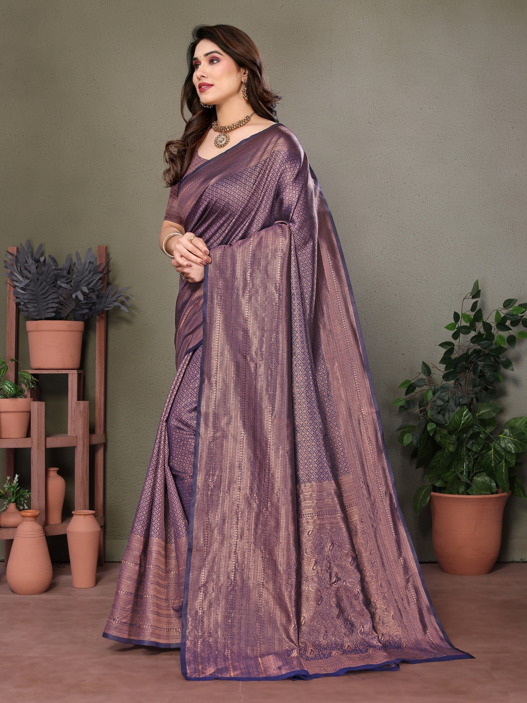 Vedant Vastram Litchi Silk Banarasi Silk Saree - Navy - Distacart