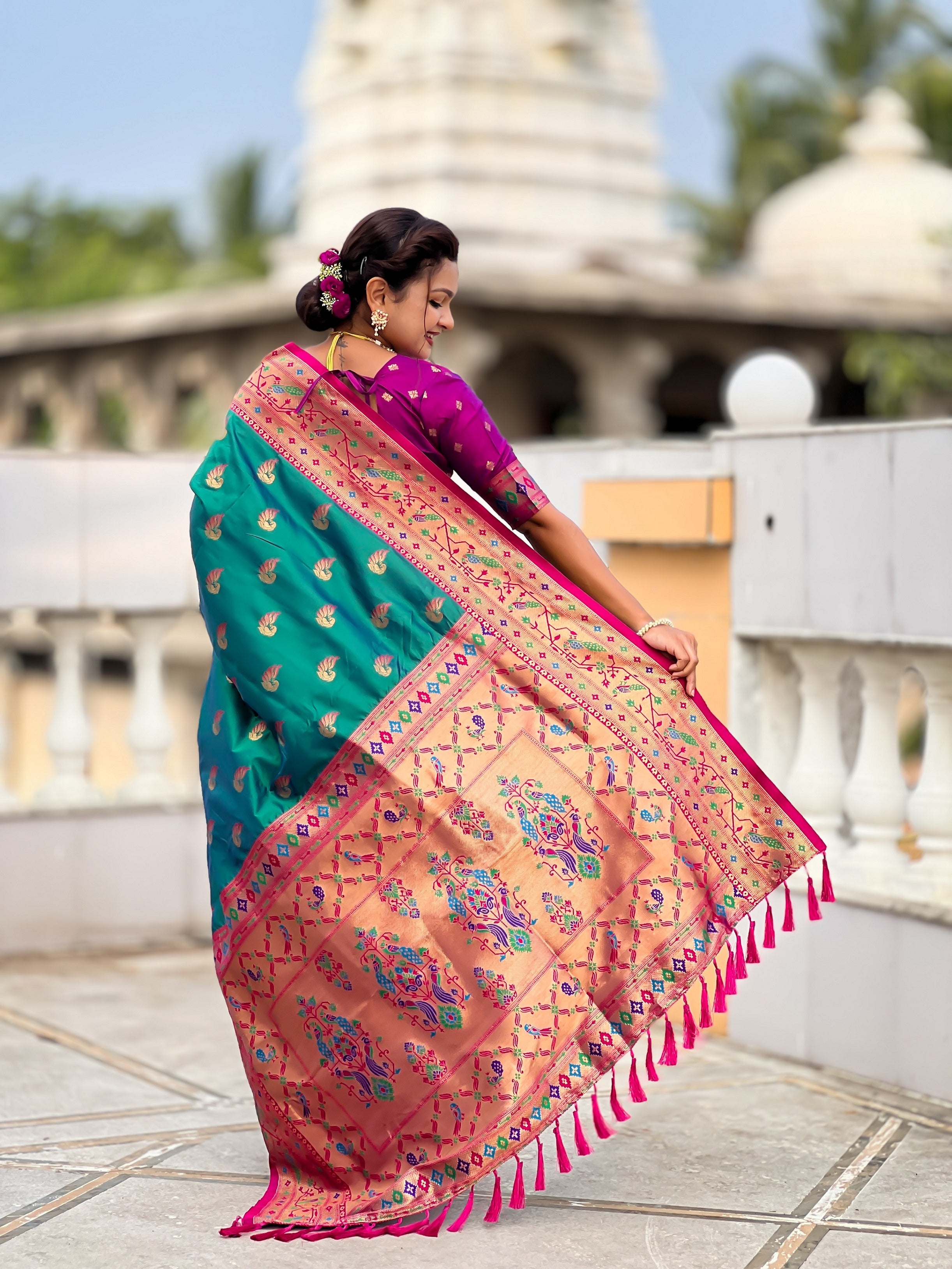 Vedant Vastram Soft Litchi Silk Paithani Jacquard Saree - Rama - Dista