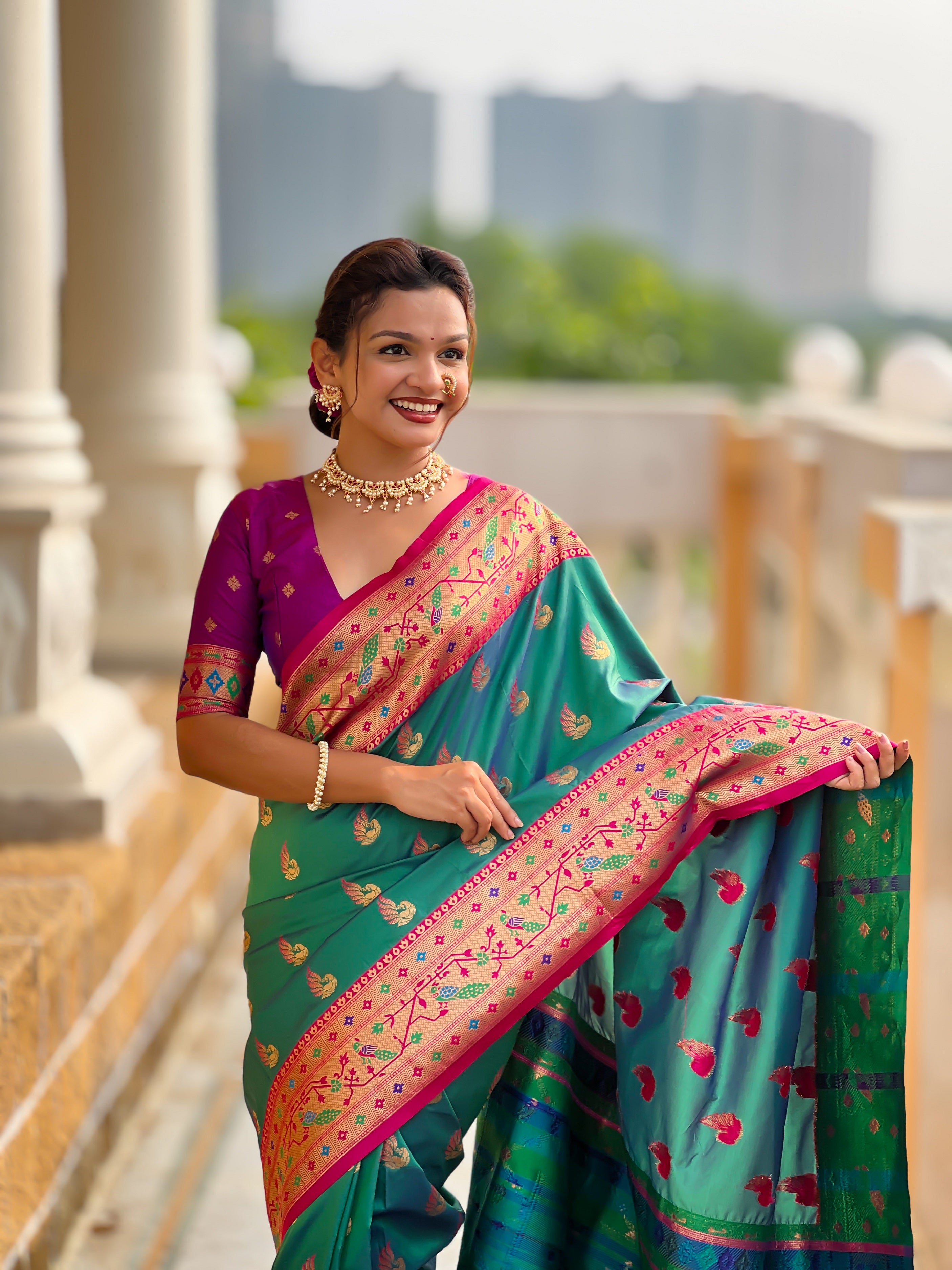 Vedant Vastram Soft Litchi Silk Paithani Jacquard Saree - Rama - Dista