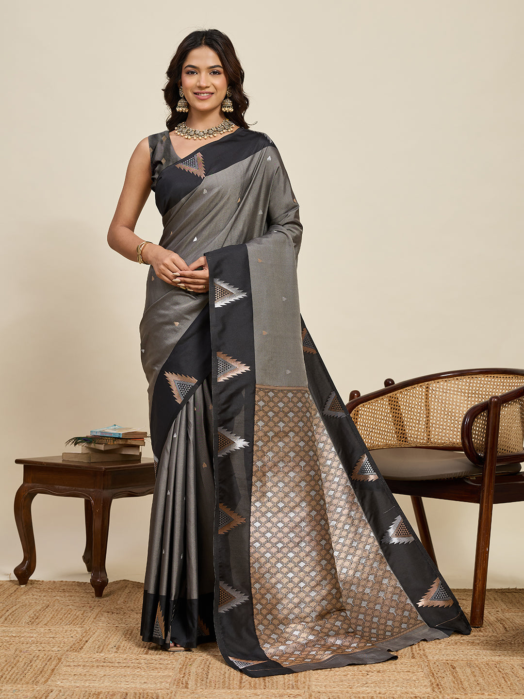 Vedant Vastram Soft Litchi Silk Banarasi Silk Jacquard Saree - Black - Dista