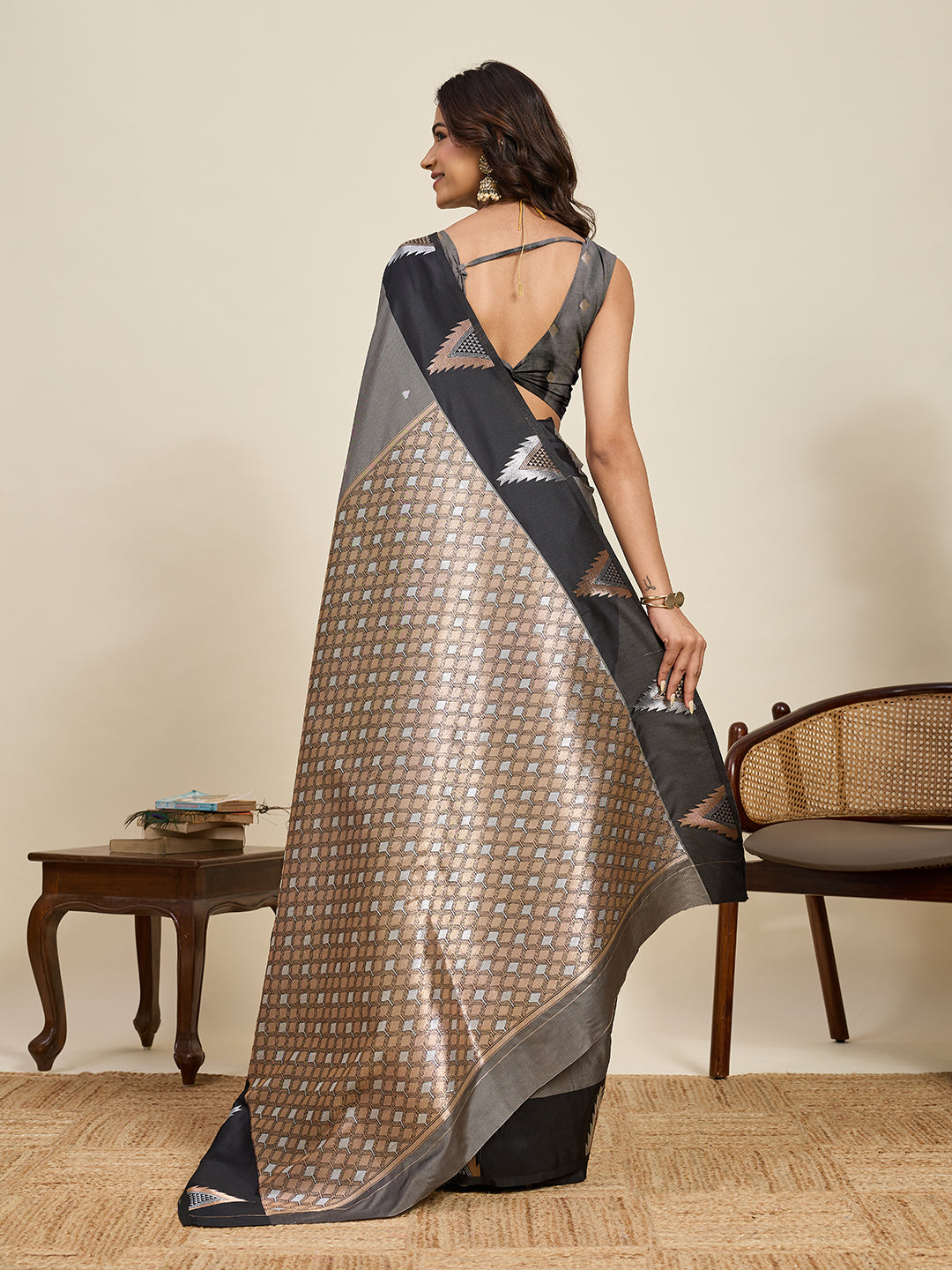 Vedant Vastram Soft Litchi Silk Banarasi Silk Jacquard Saree - Black - Dista