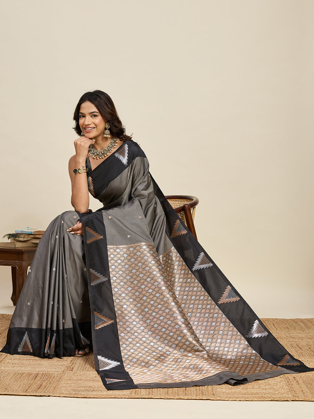 Vedant Vastram Soft Litchi Silk Banarasi Silk Jacquard Saree - Black - Dista