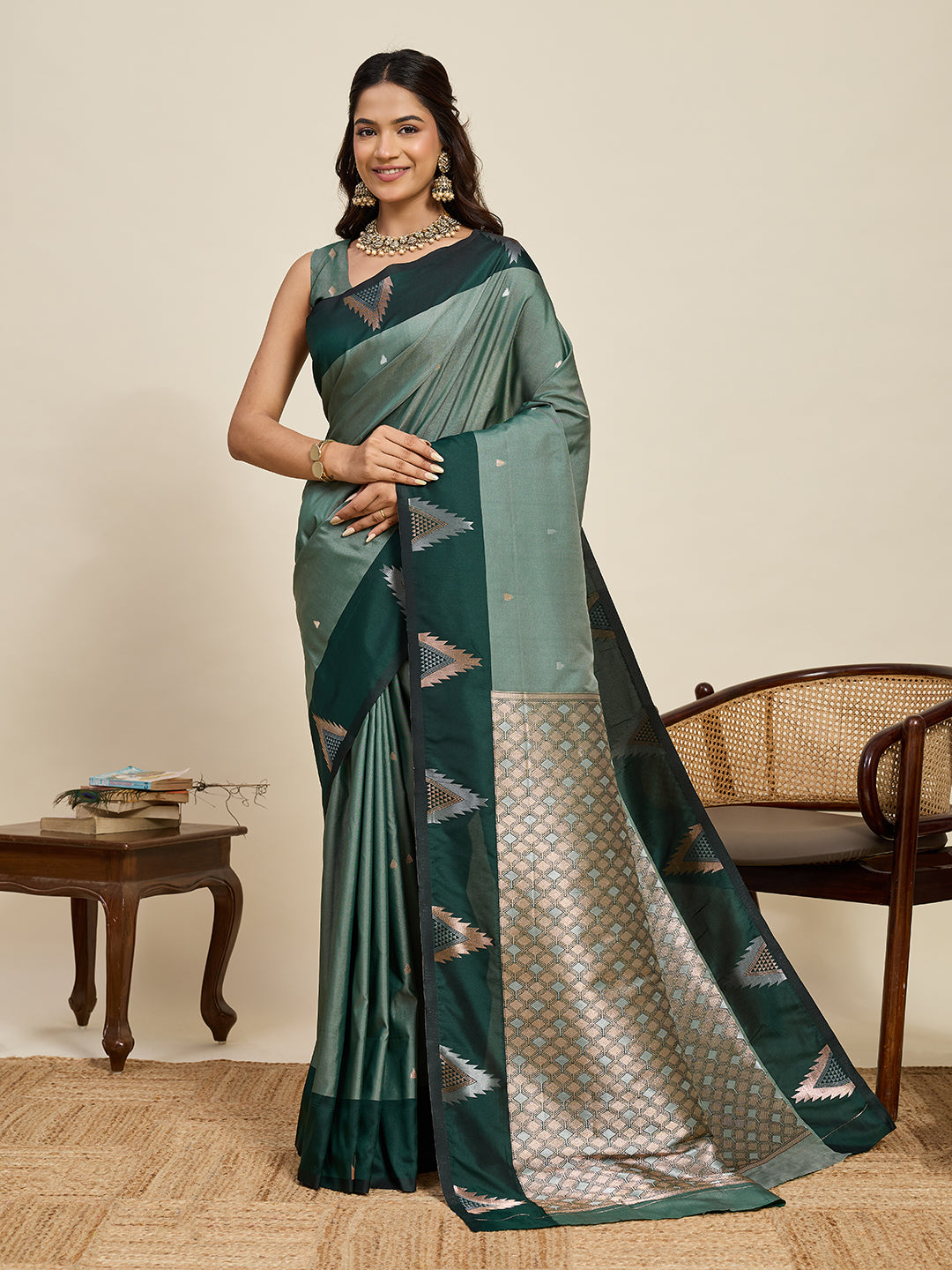 Vedant Vastram Soft Litchi Silk Banarasi Silk Jacquard Saree - Green - Dista