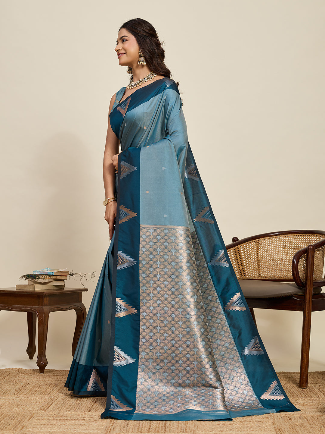 Vedant Vastram Soft Litchi Silk Banarasi Silk Jacquard Saree - Rama - Dista