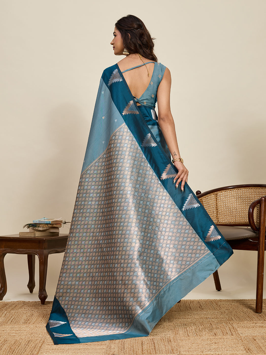 Vedant Vastram Soft Litchi Silk Banarasi Silk Jacquard Saree - Rama - Dista