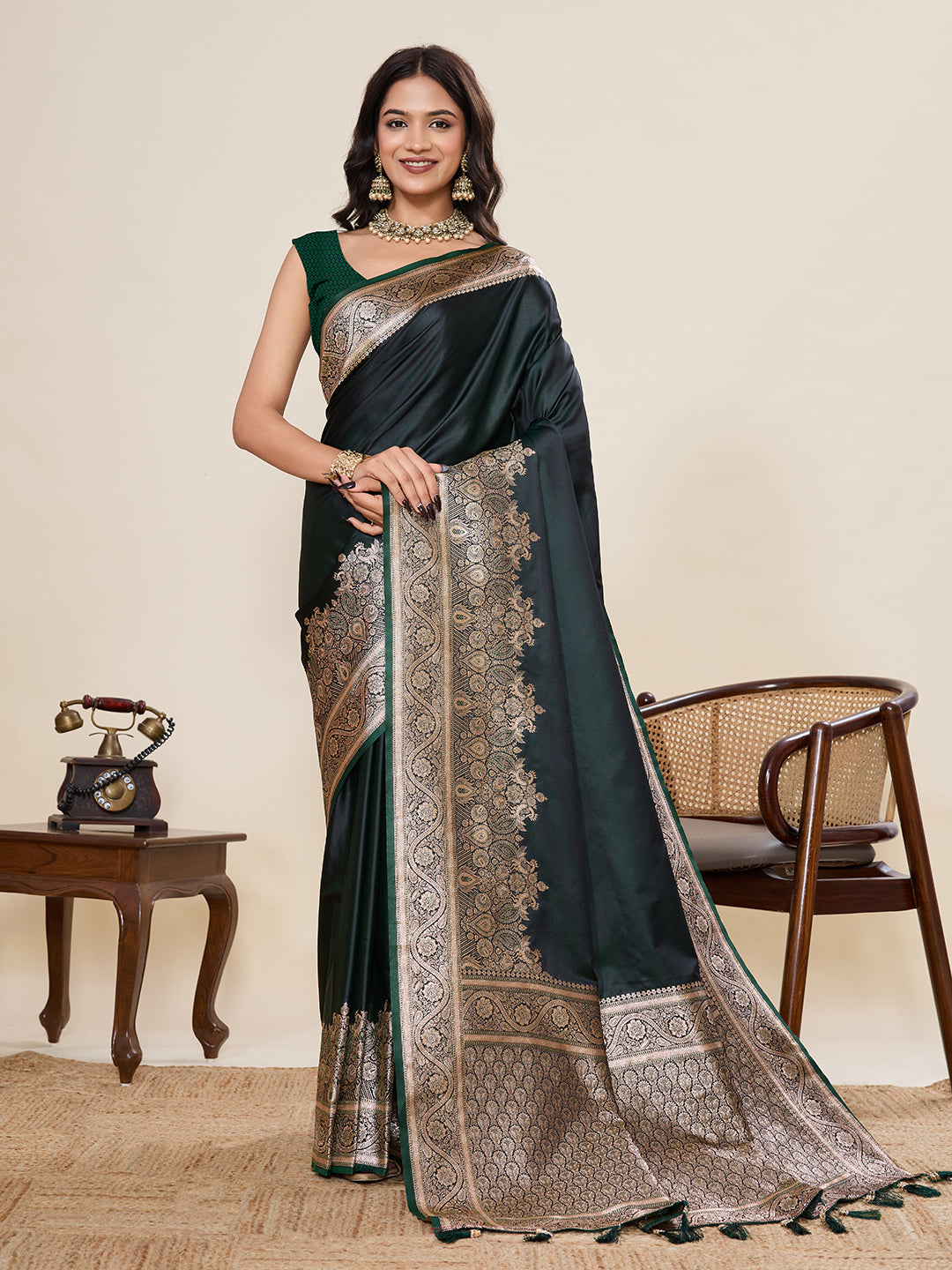 Vedant Vastram Soft Litchi Silk Banarasi Silk Jacquard Saree - Green - Dista