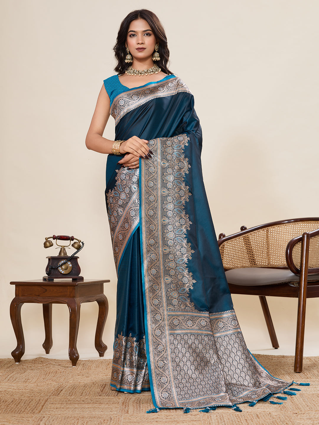 Vedant Vastram Soft Litchi Silk Banarasi Silk Jacquard Saree - Rama - Dista