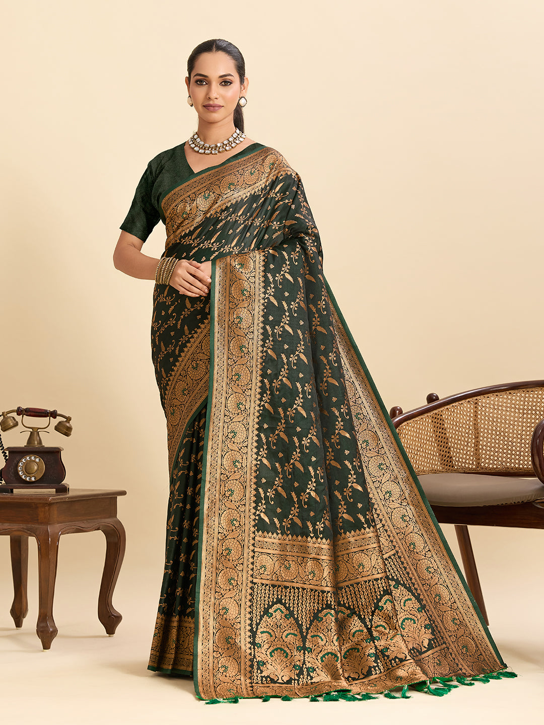 Vedant Vastram Soft Litchi Silk Banarasi Silk Jacquard Saree - Green