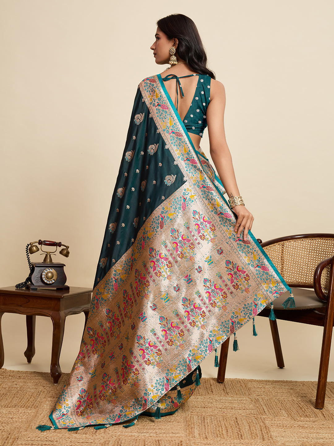 Vedant Vastram Soft Litchi Silk Paithani Jacquard Saree - Rama - Dista