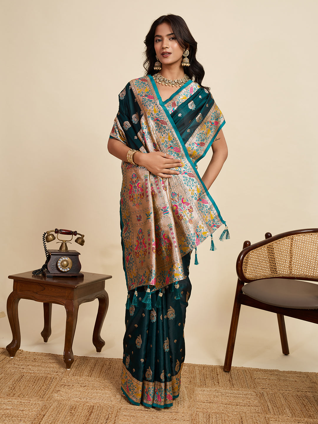 Vedant Vastram Soft Litchi Silk Paithani Jacquard Saree - Rama - Dista