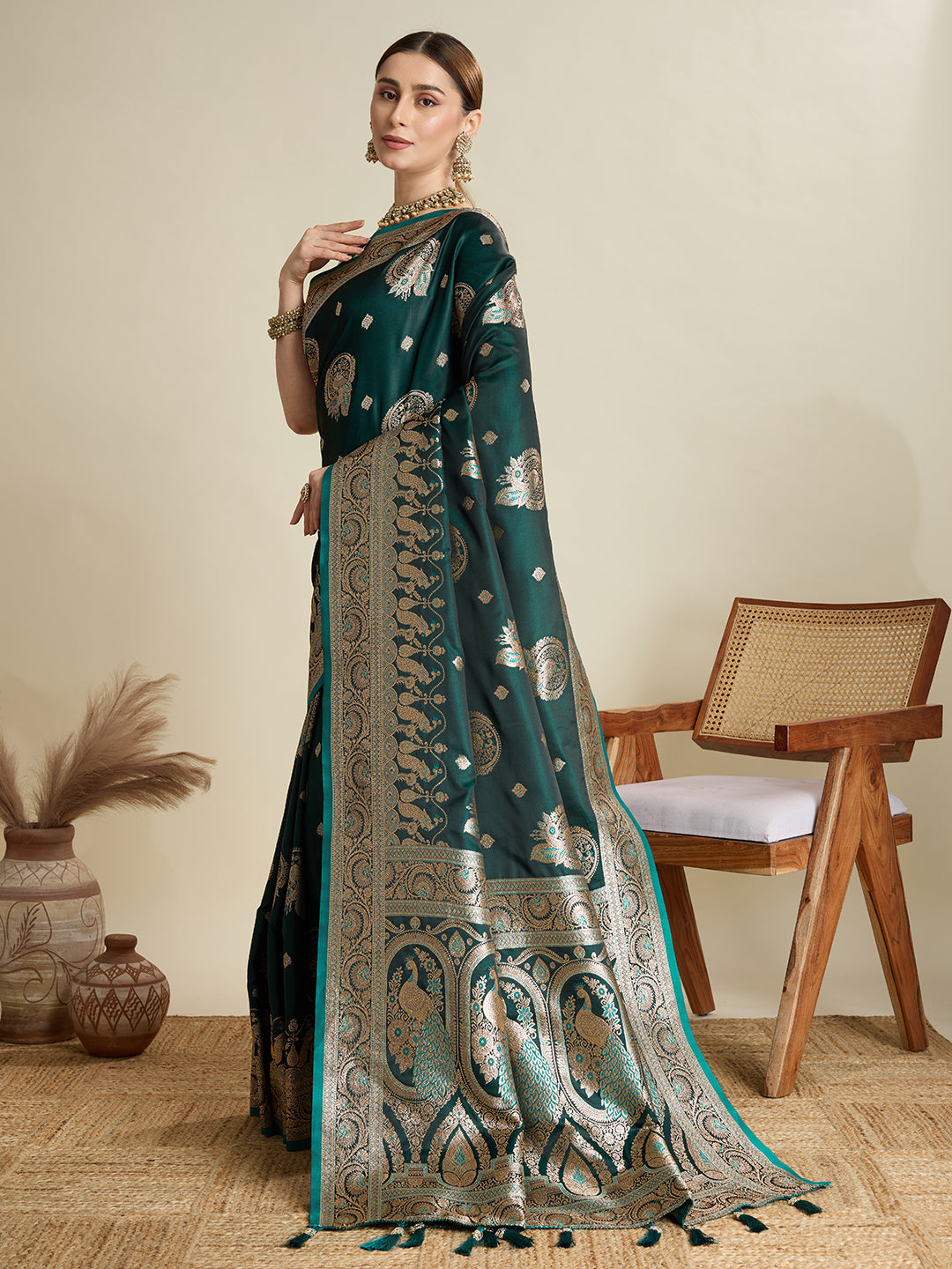 Vedant Vastram Soft Litchi SIlk Banarasi Silk Jacquard Saree - Green - Dista
