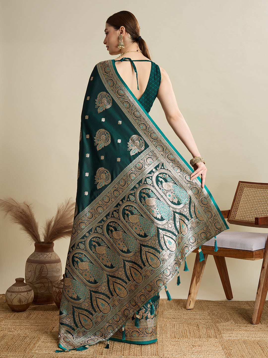 Vedant Vastram Soft Litchi SIlk Banarasi Silk Jacquard Saree - Green - Dista