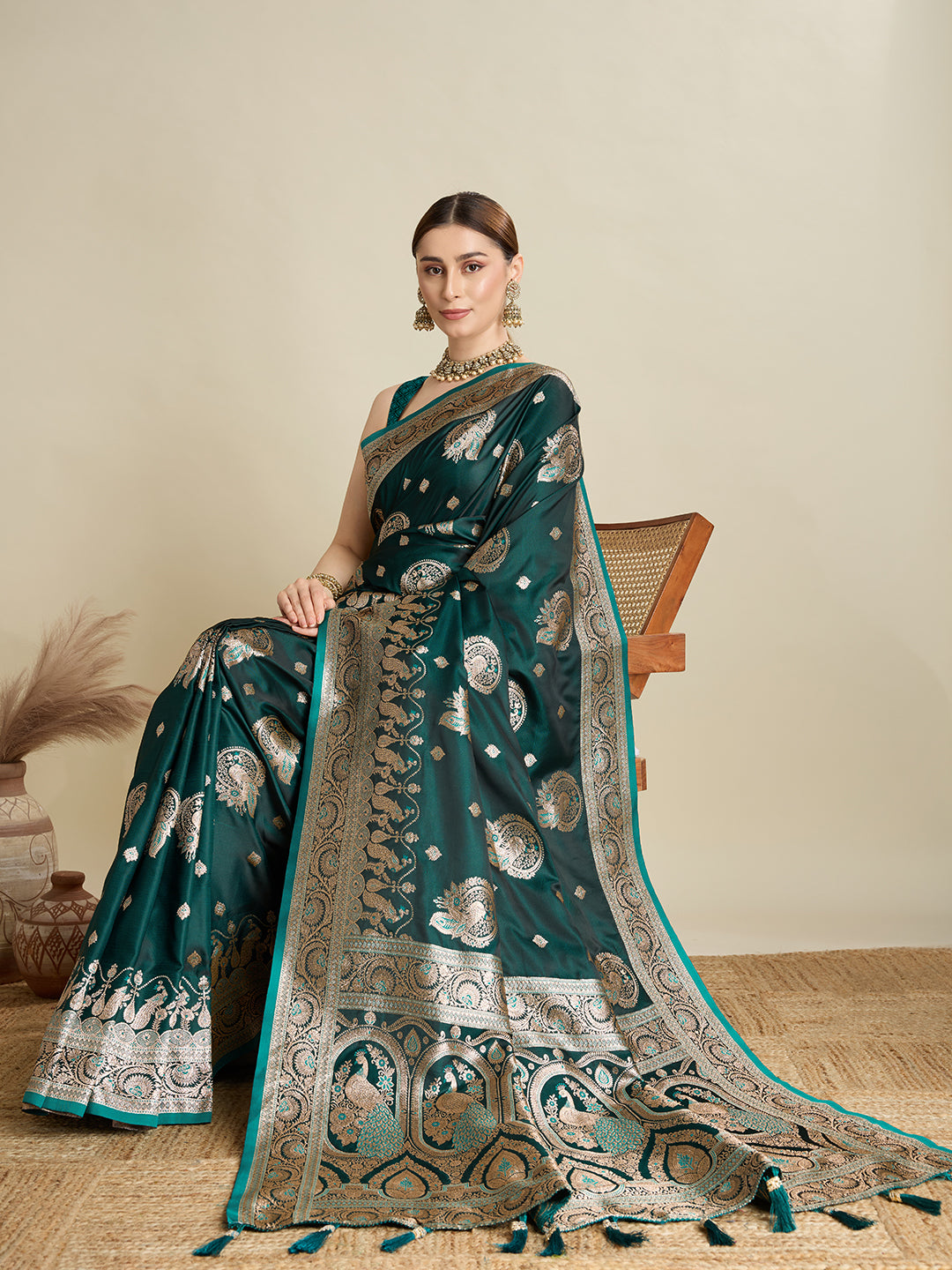 Vedant Vastram Soft Litchi SIlk Banarasi Silk Jacquard Saree - Green - Dista