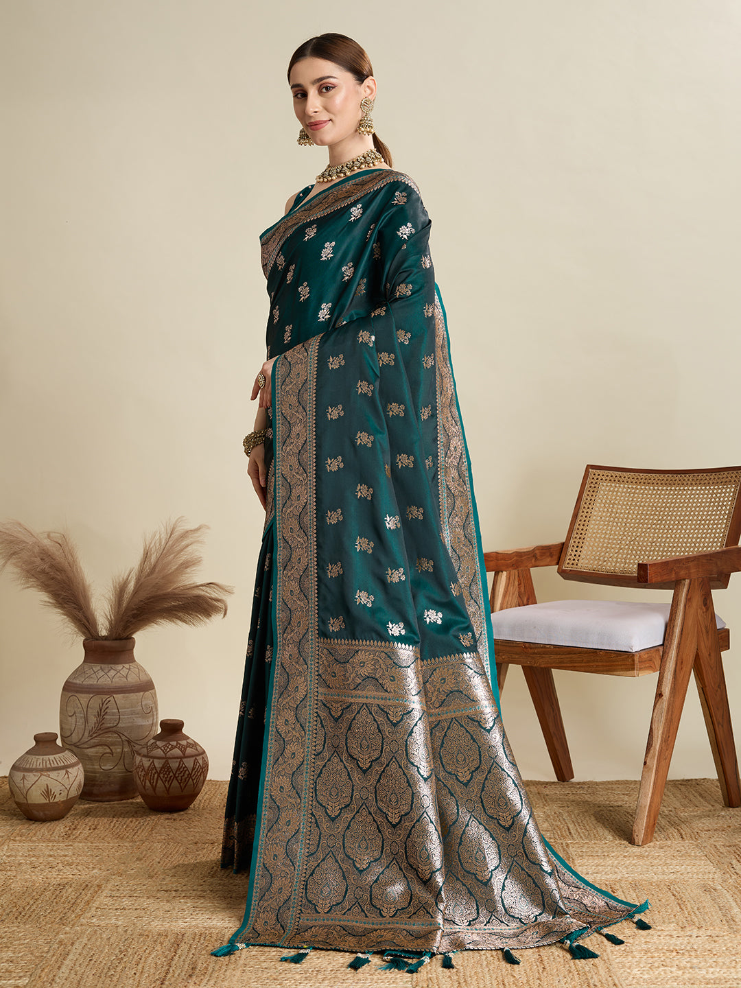 Vedant Vastram Soft Litchi SIlk Banarasi Silk Jacquard Saree - Green - Dista