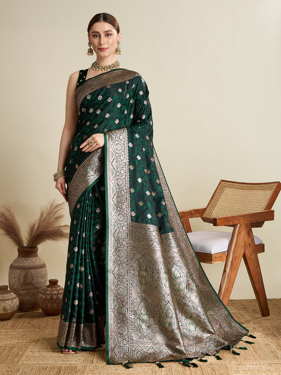 Vedant Vastram Soft Litchi SIlk Banarasi Silk Jacquard Saree - Green - Dista