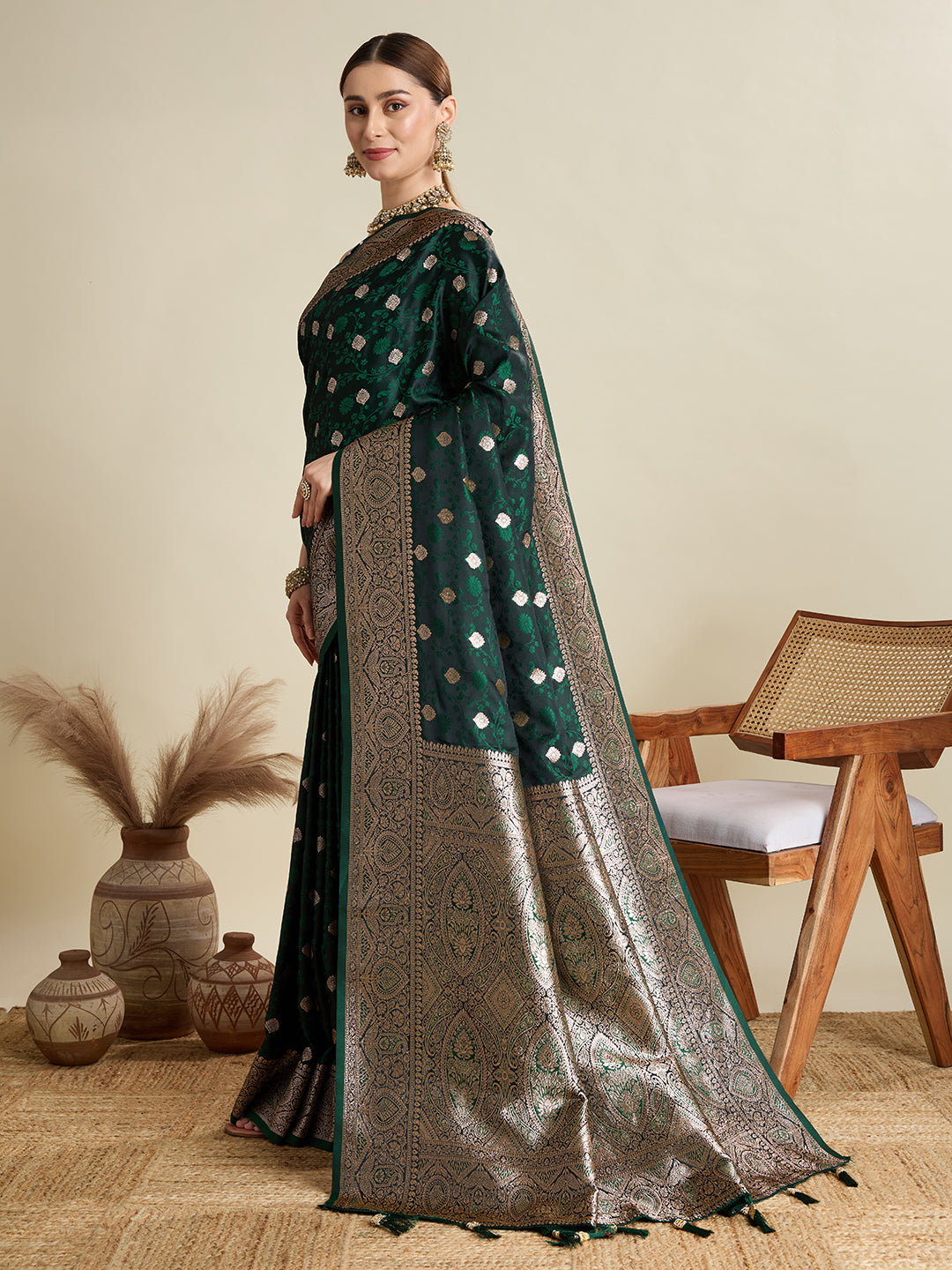 Vedant Vastram Soft Litchi SIlk Banarasi Silk Jacquard Saree - Green - Dista