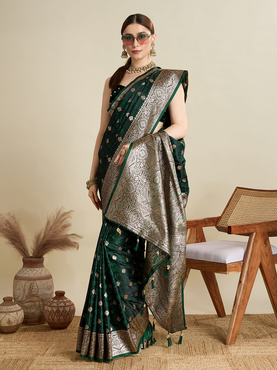 Vedant Vastram Soft Litchi SIlk Banarasi Silk Jacquard Saree - Green - Dista