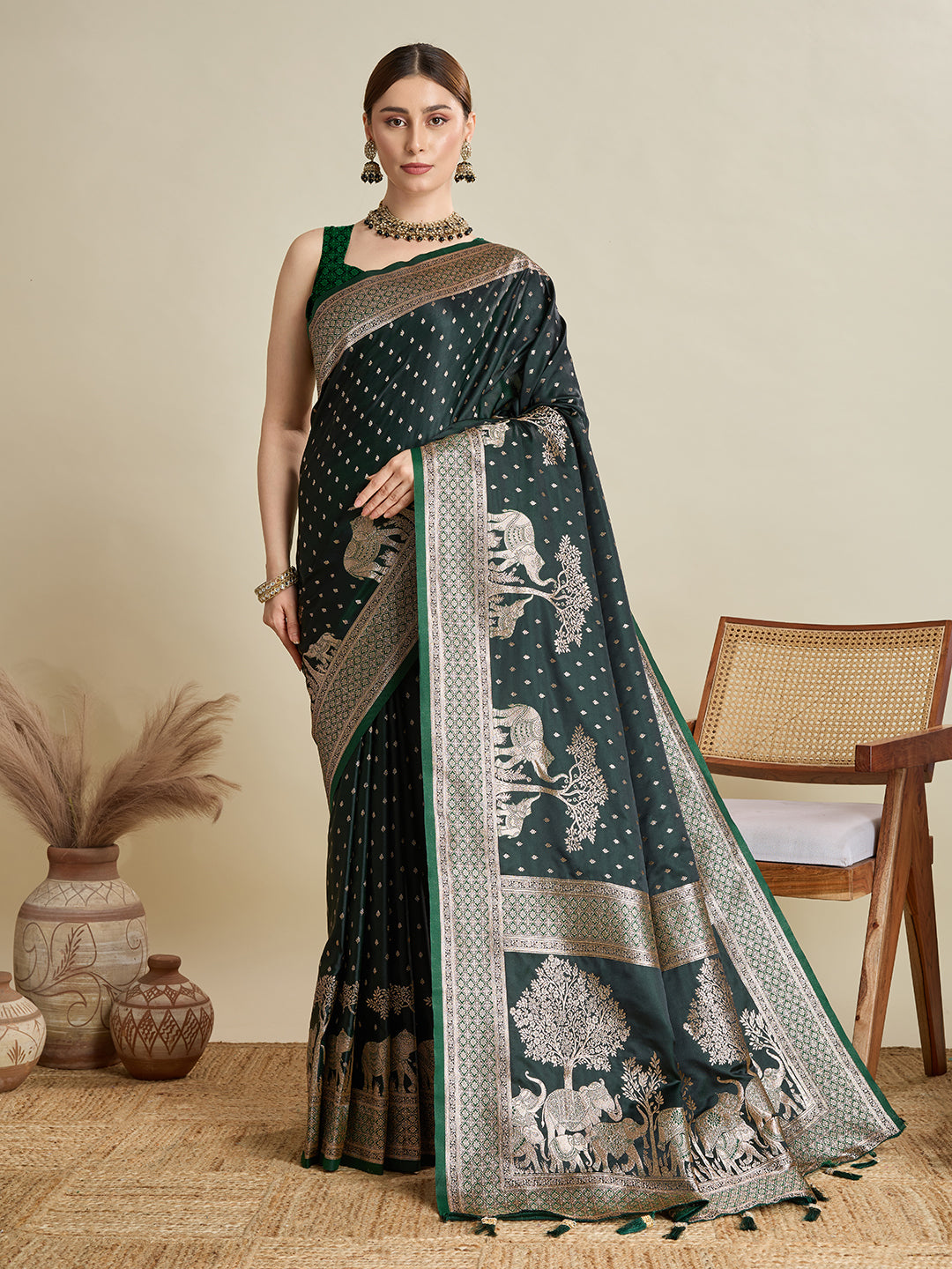 Vedant Vastram Soft Litchi SIlk Banarasi Silk Jacquard Saree - Green - Dista