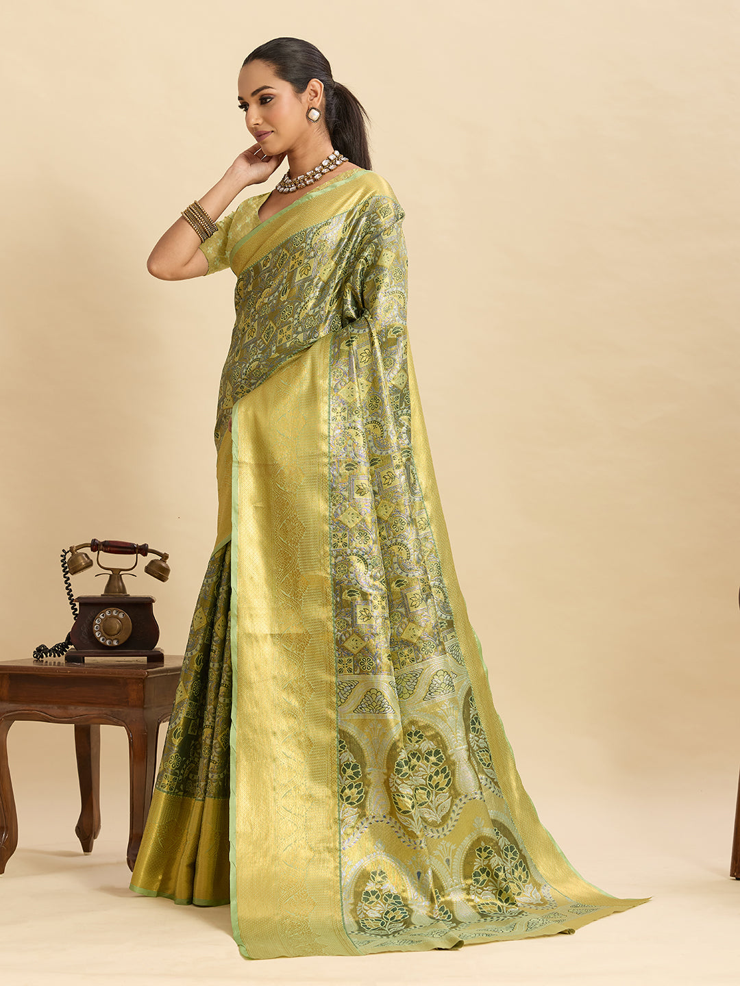 Vedant Vastram Soft Litchi Silk Banarasi Silk Jacquard Saree - Pista - Dista