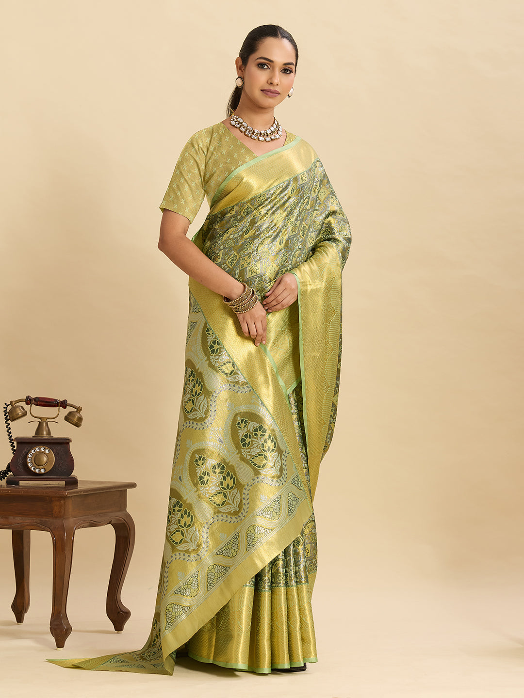 Vedant Vastram Soft Litchi Silk Banarasi Silk Jacquard Saree - Pista - Dista