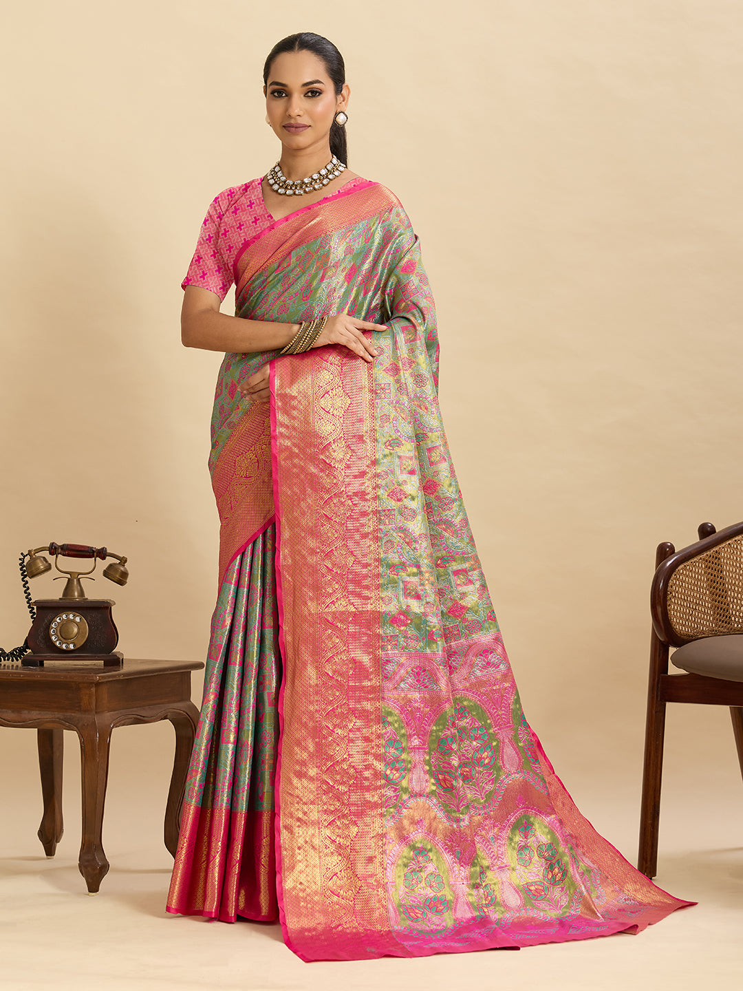 Vedant Vastram Soft Litchi Silk Banarasi Silk Jacquard Saree - Rani - Dista