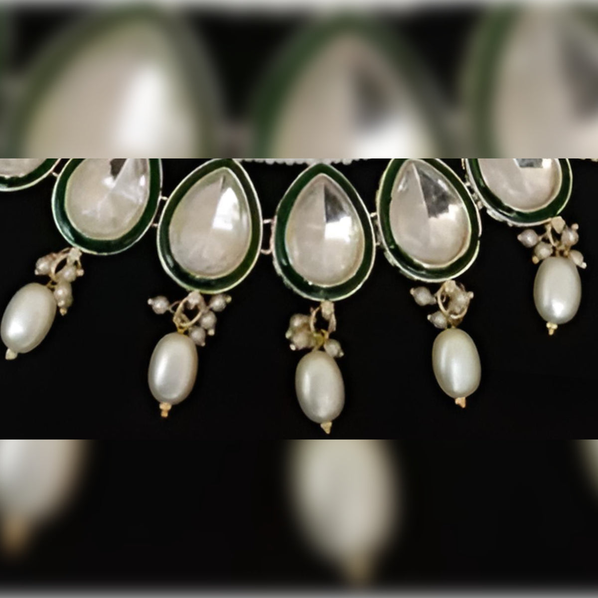 Jewel City Elegant Pearl & Emerald Royal Necklace Set