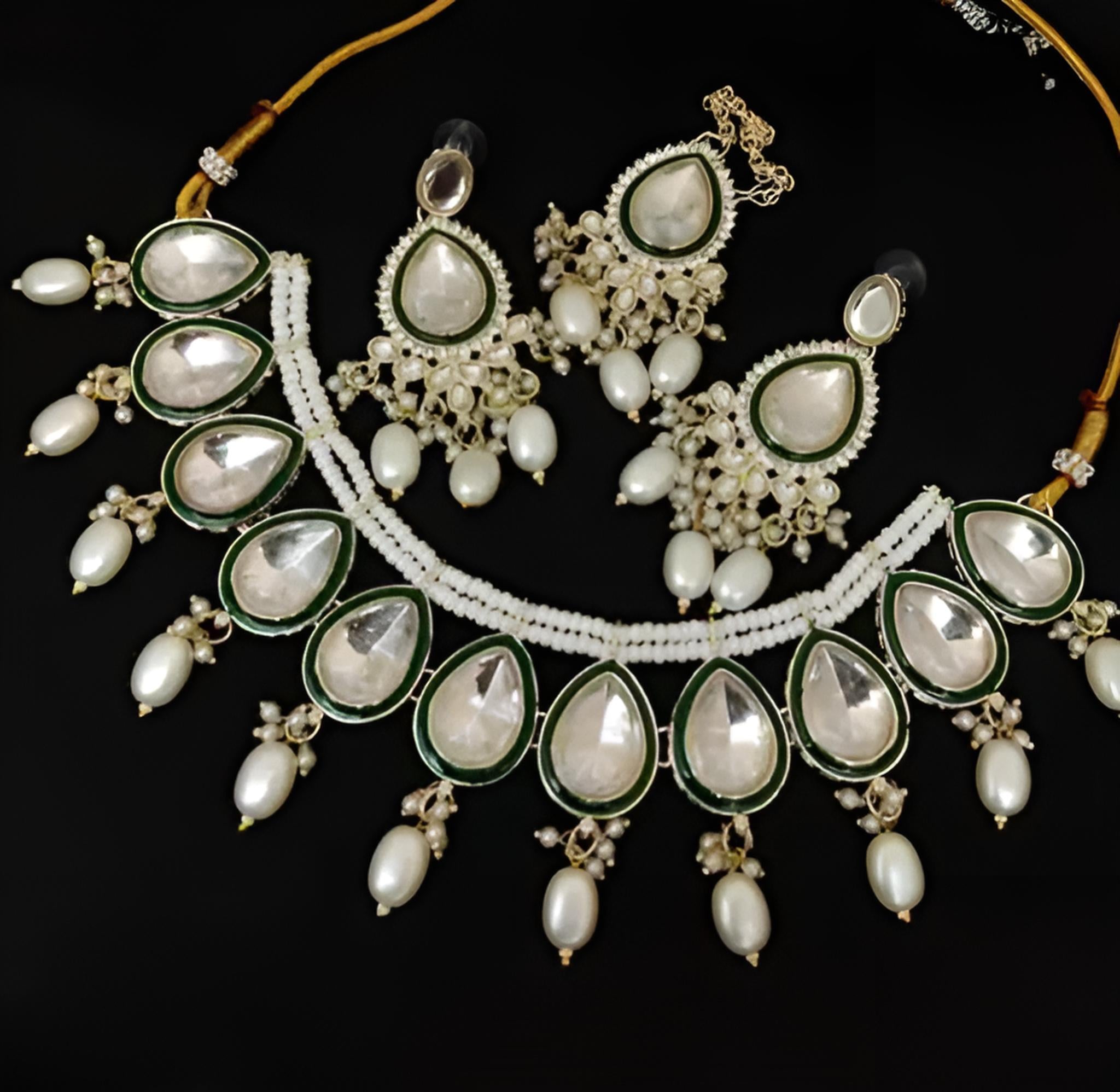 Jewel City Elegant Pearl & Emerald Royal Necklace Set