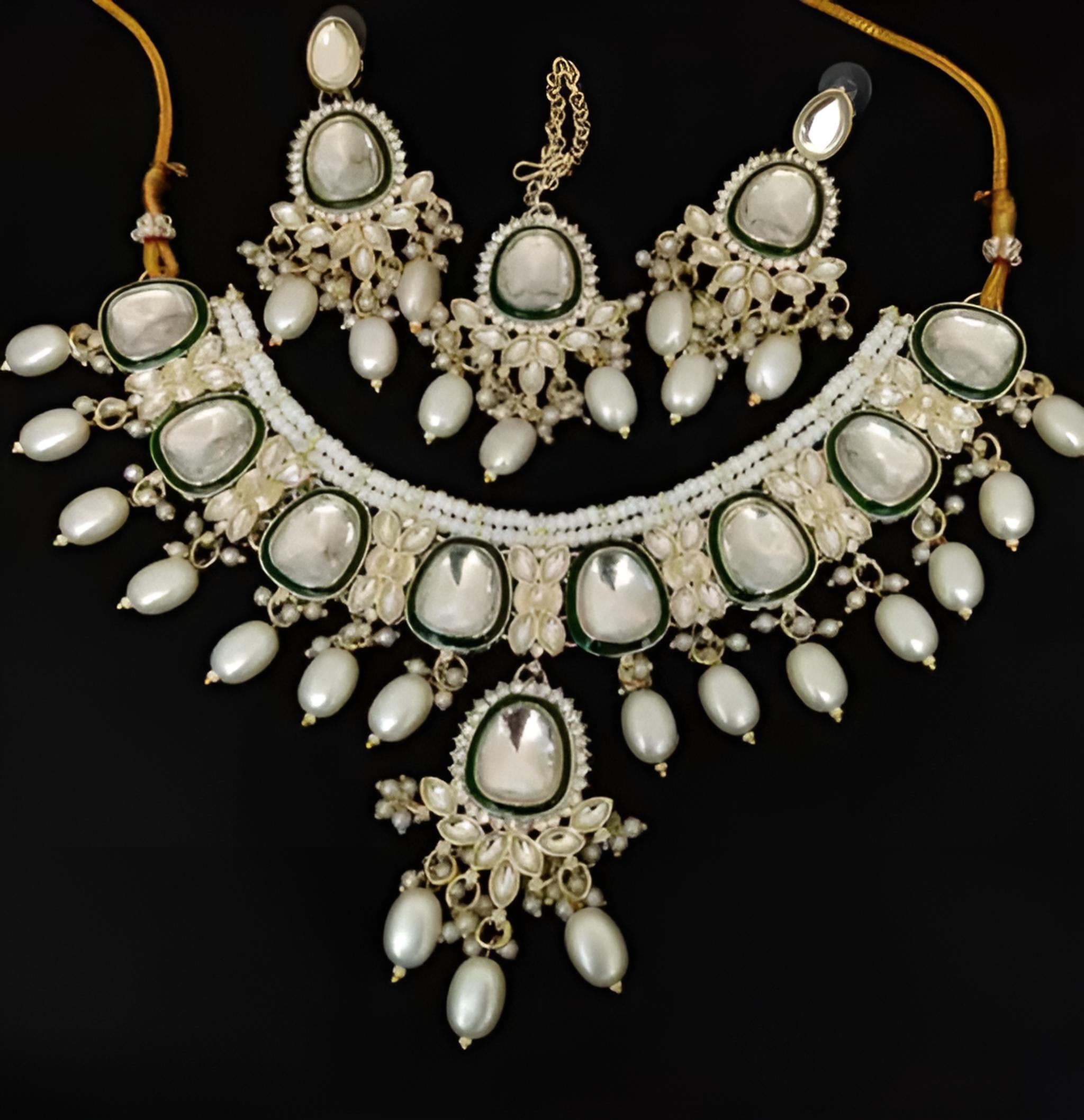 Jewel City Exquisite Pearl and Emerald Necklace Set - Distacart