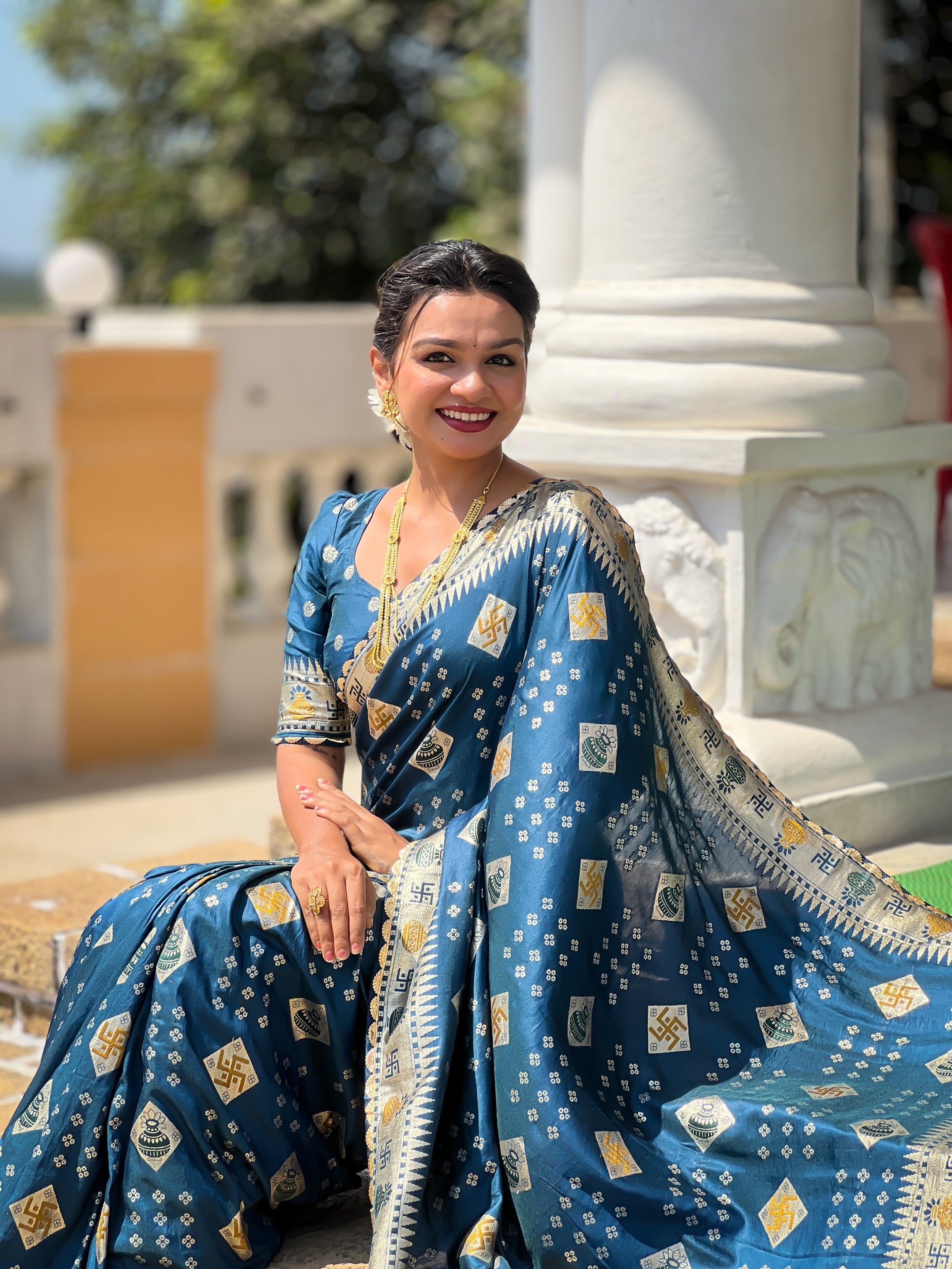 Vedant Vastram Soft Dola Silk Fancy Jacquard Bollywood Saree - Morpich - Dista