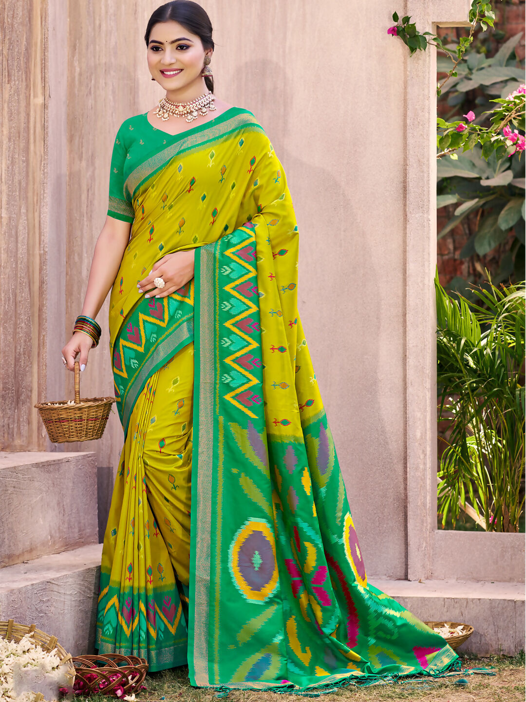 Astita Light Green Pochampally Silk Saree - Distacart