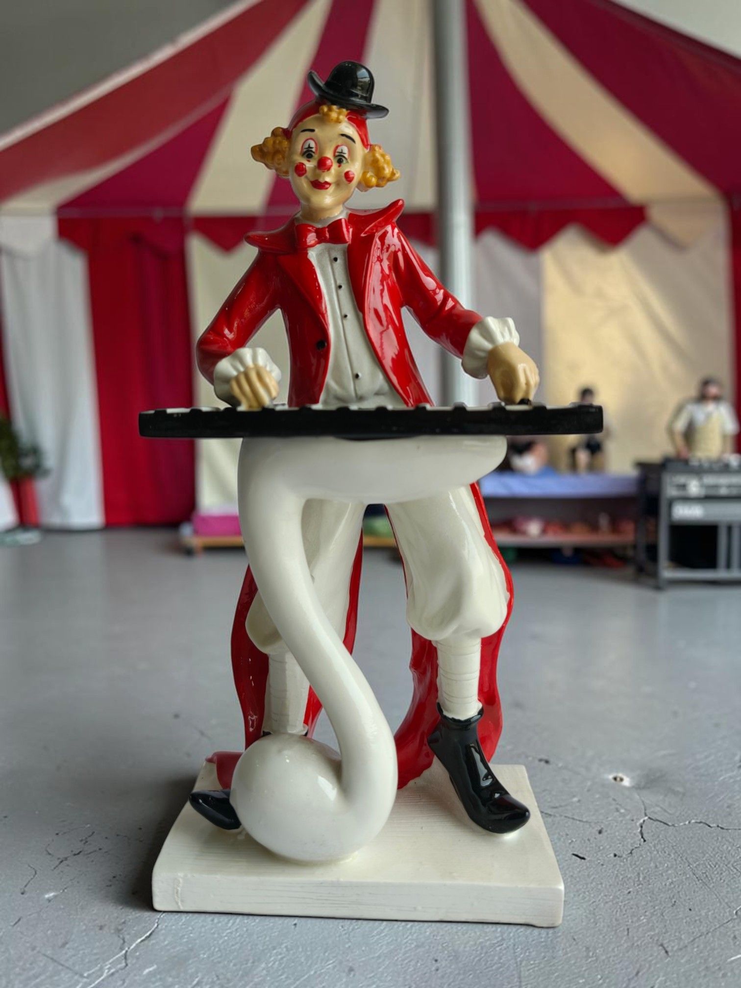 Sun Mun Decors Keyboard Musician Clown Figurine