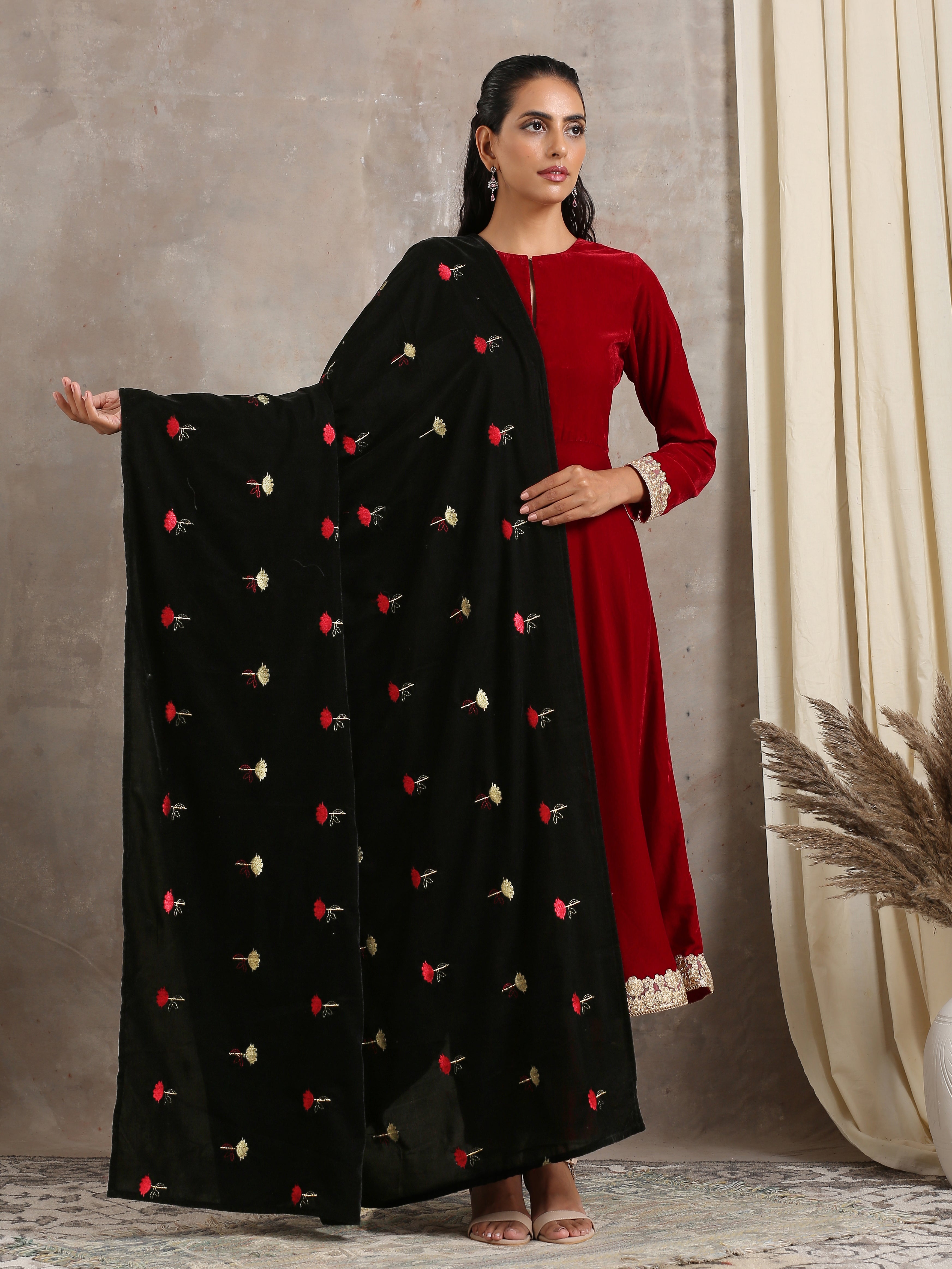trueBrowns Black Velvet Embroidered Shawl - Distacart