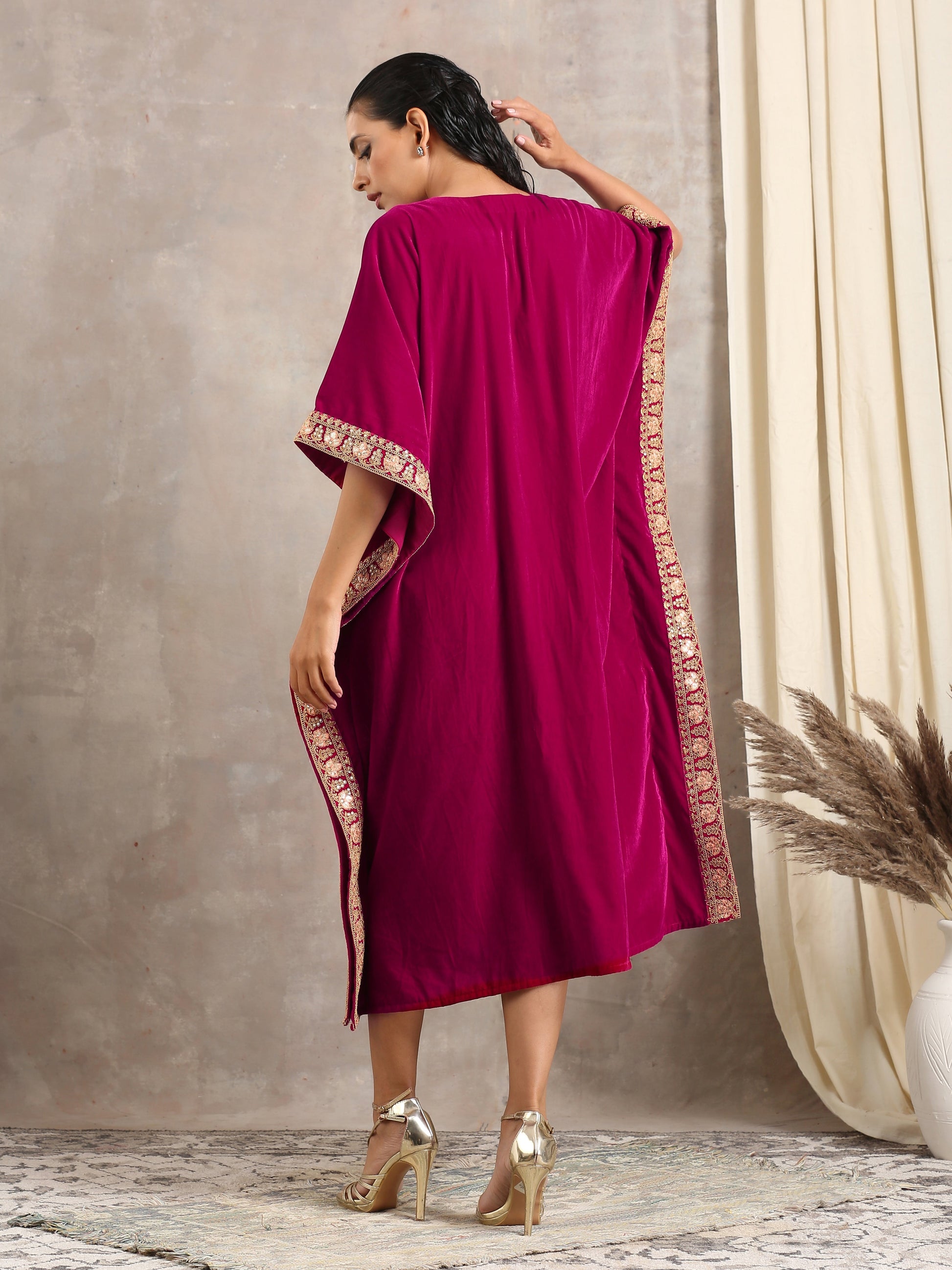 trueBrowns Pink Velvet Lace Kaftan - Distacart