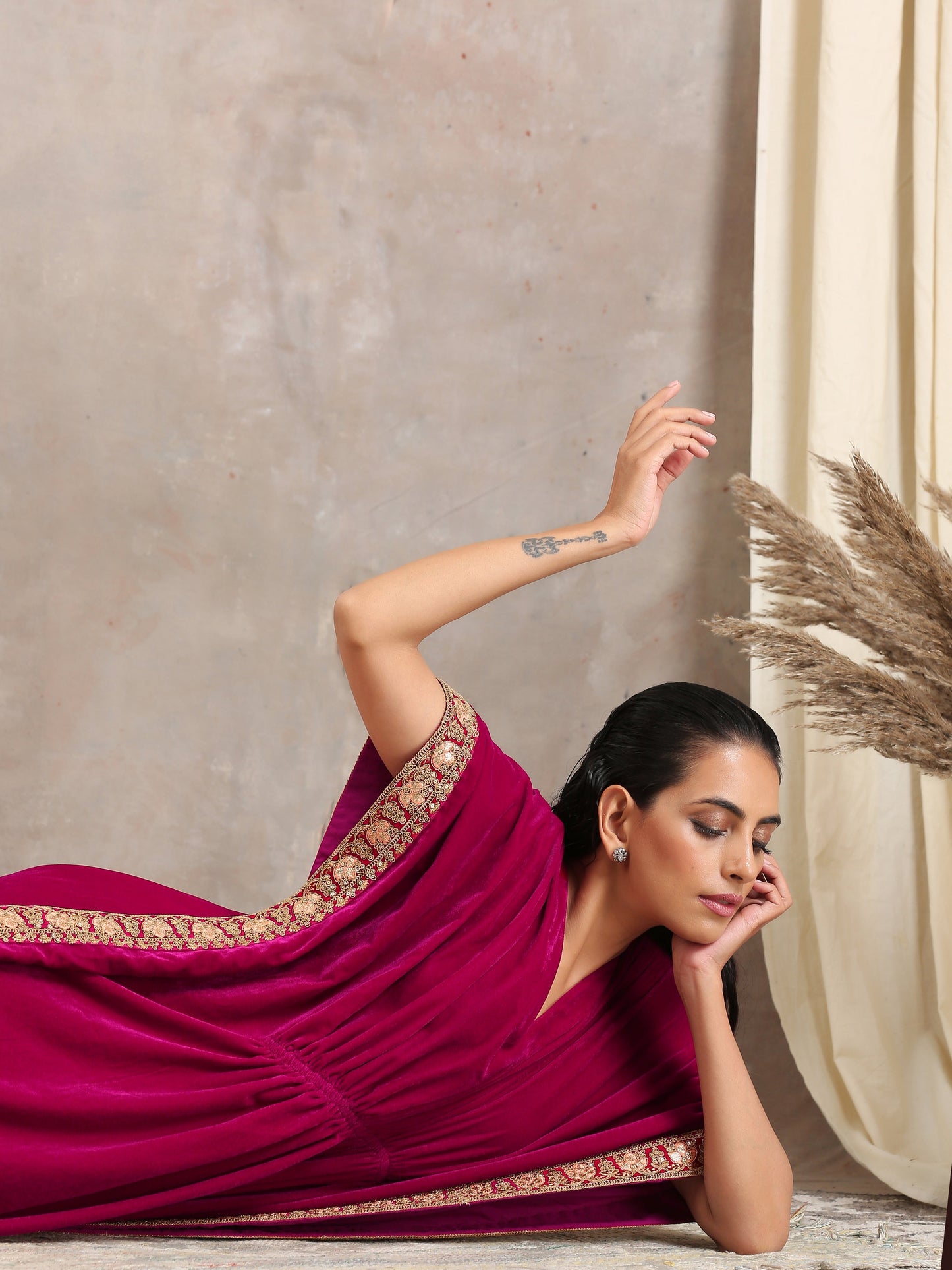 trueBrowns Pink Velvet Lace Kaftan - Distacart