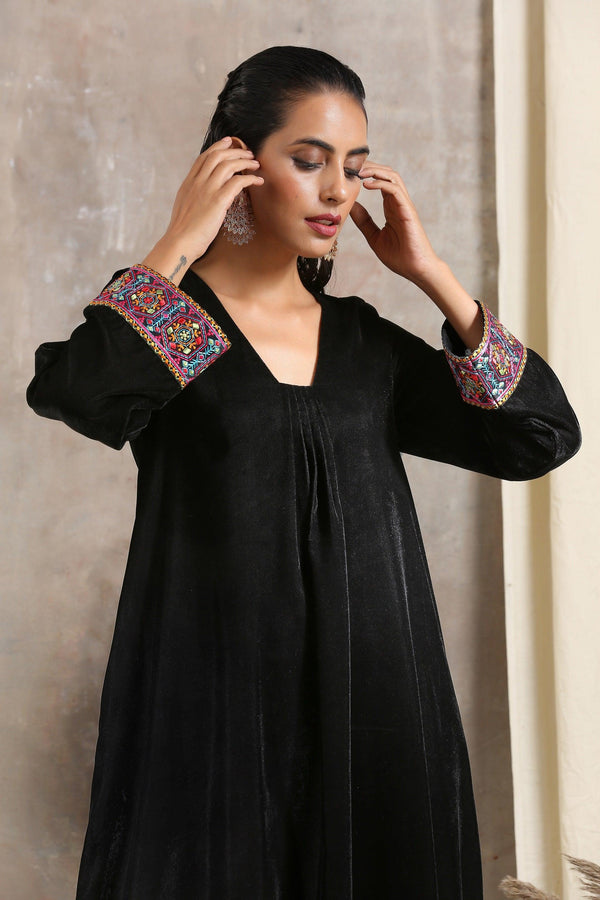 trueBrowns Black Velvet Embroidered Lace Kurta - Distacart