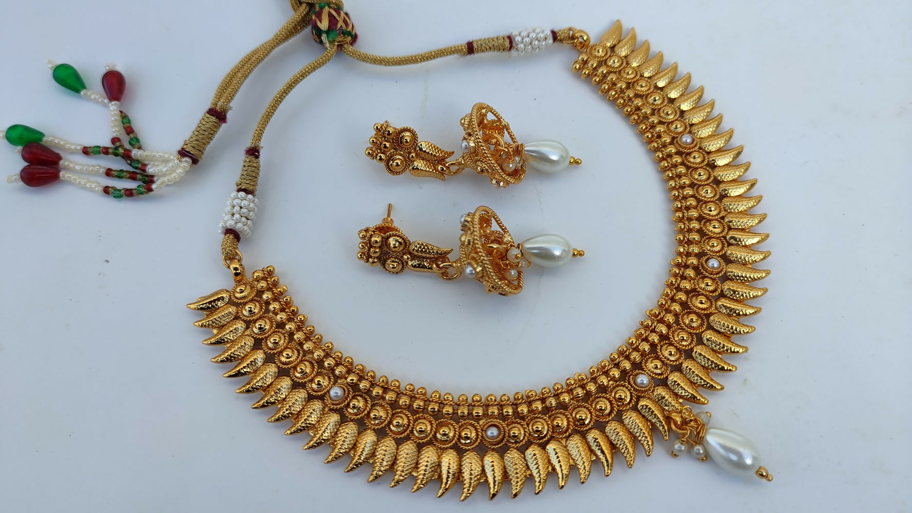 Metallic Necklace set with White Agate Stones - Distacart